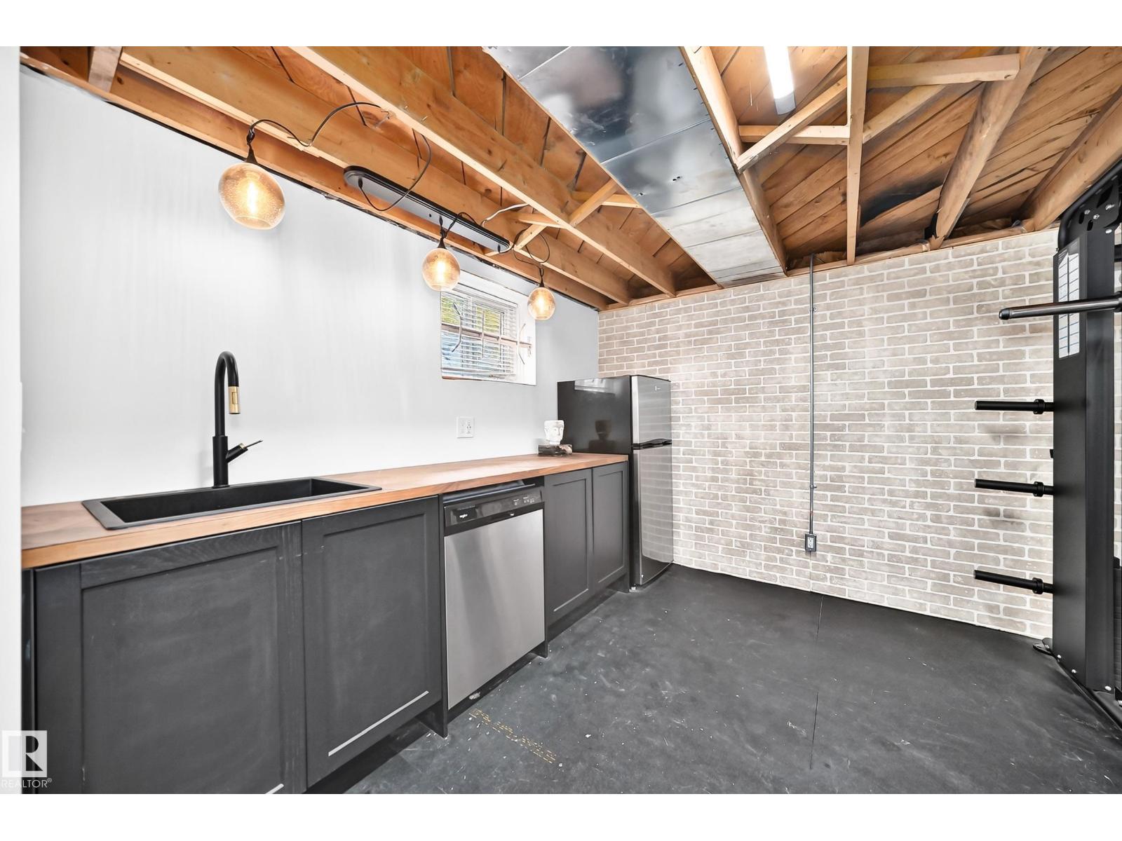 9506 72 Av Nw Property Photo 39