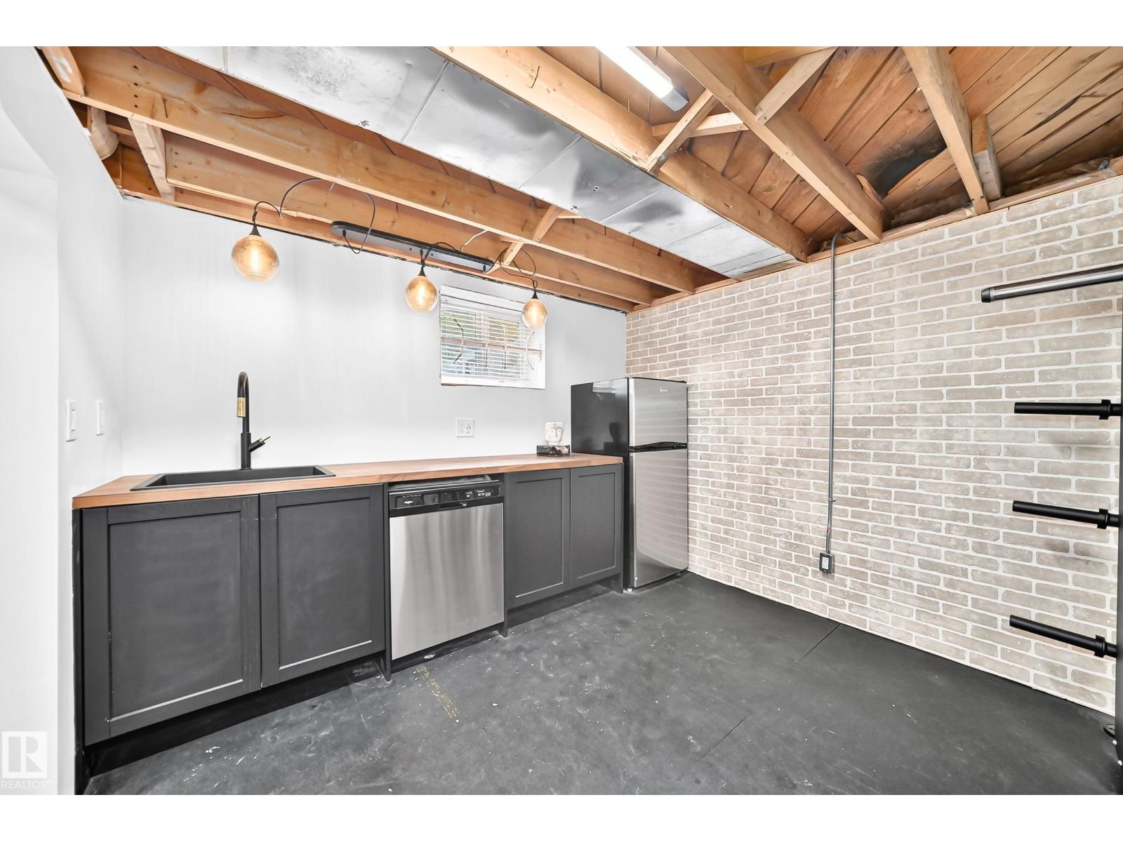 9506 72 Av Nw Property Photo 40