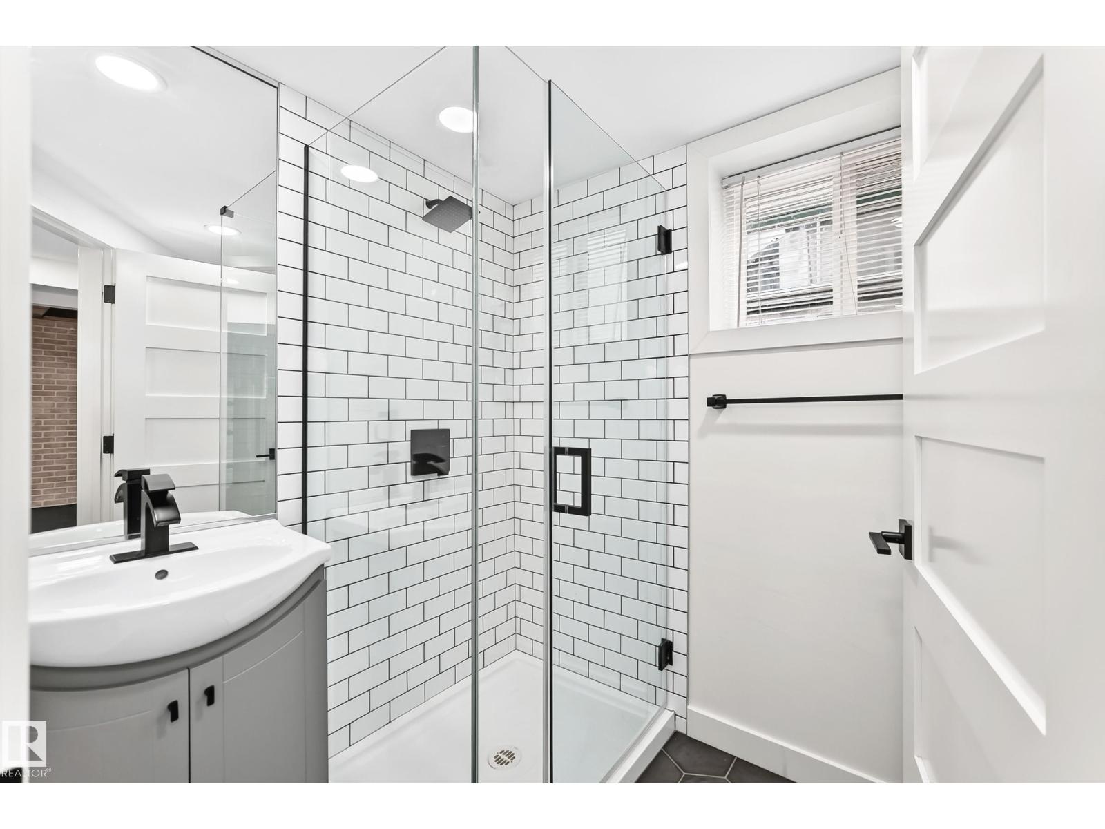 9506 72 Av Nw Property Photo 46