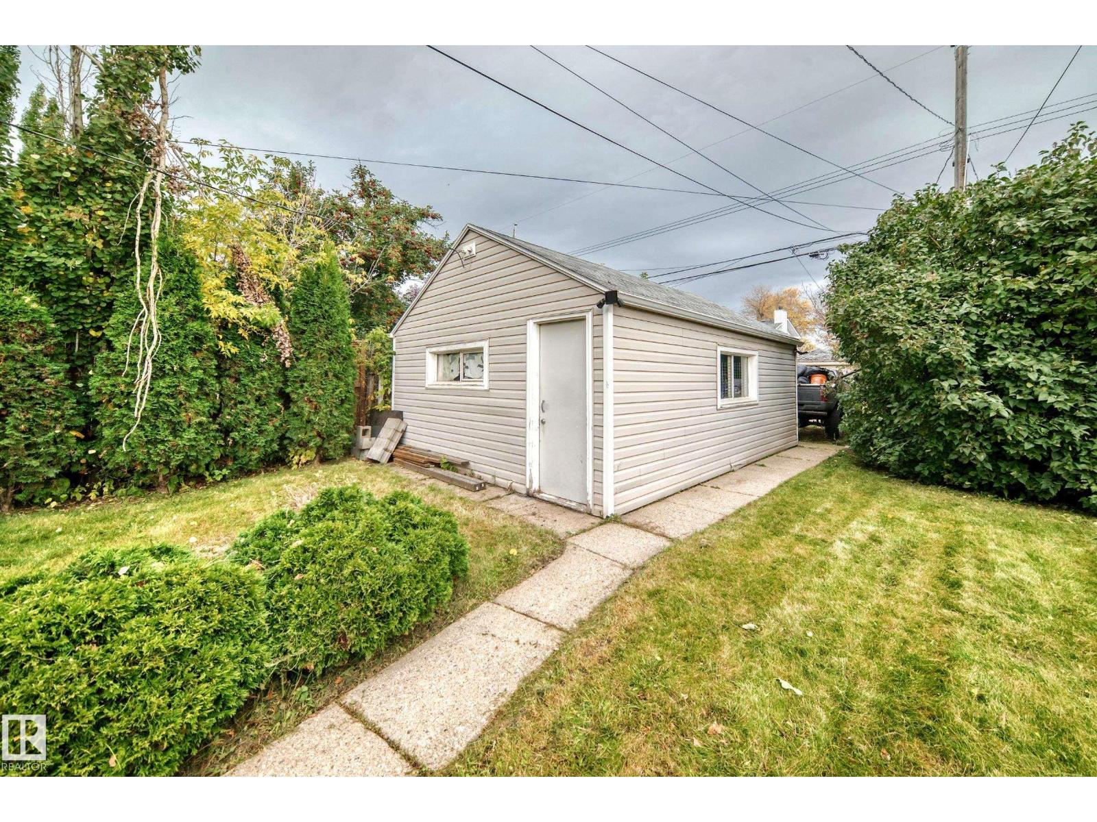 9506 72 Av Nw Property Photo 55