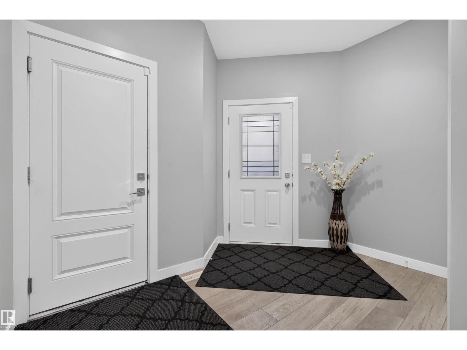 452 Roberts Cr Property Photo 2