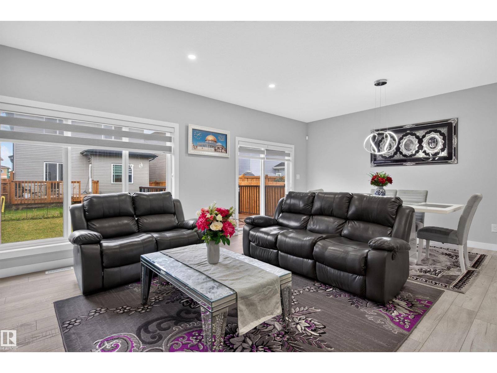 452 Roberts Cr Property Photo 6