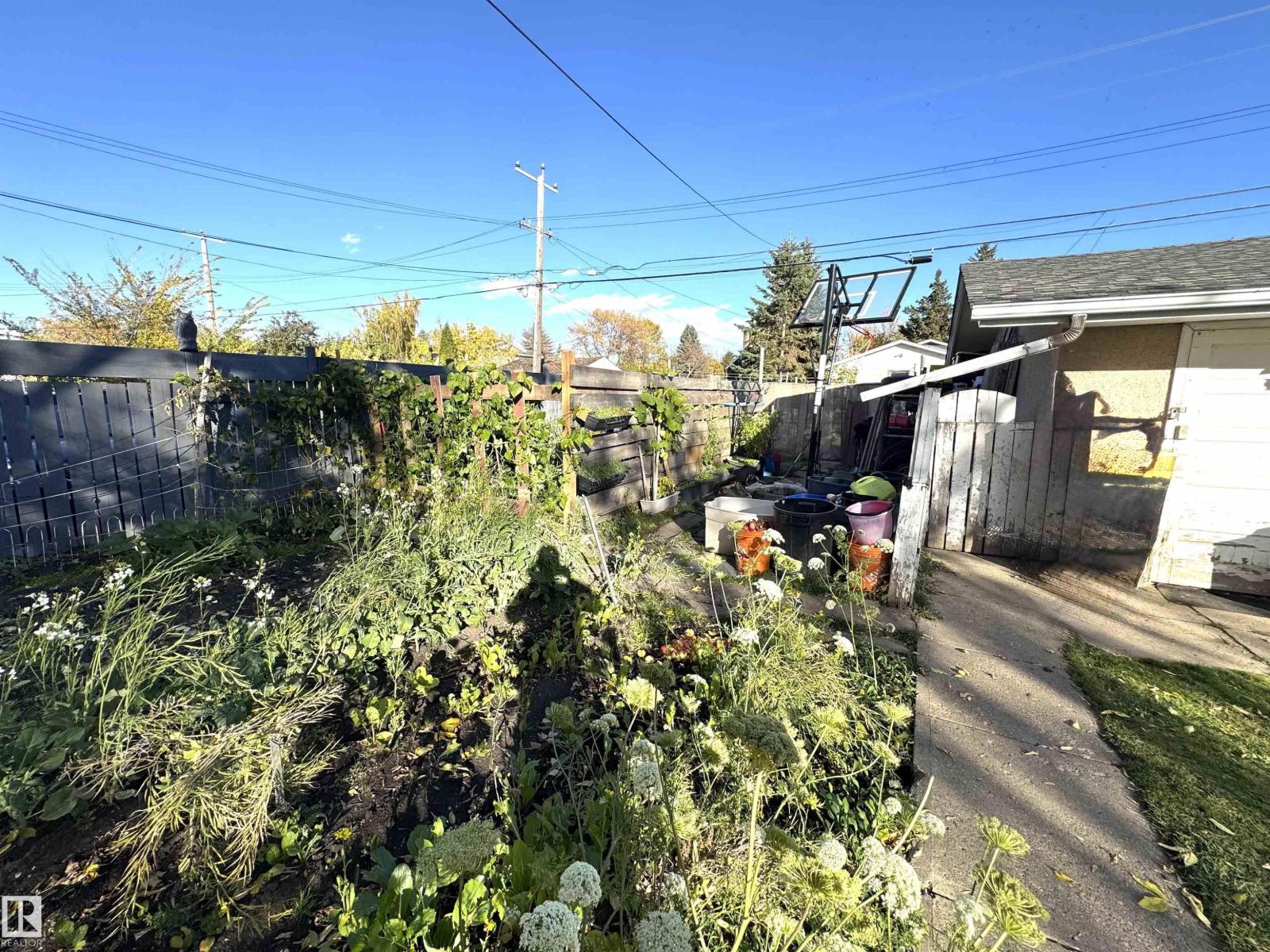 8108 124 Av Nw Property Photo 17