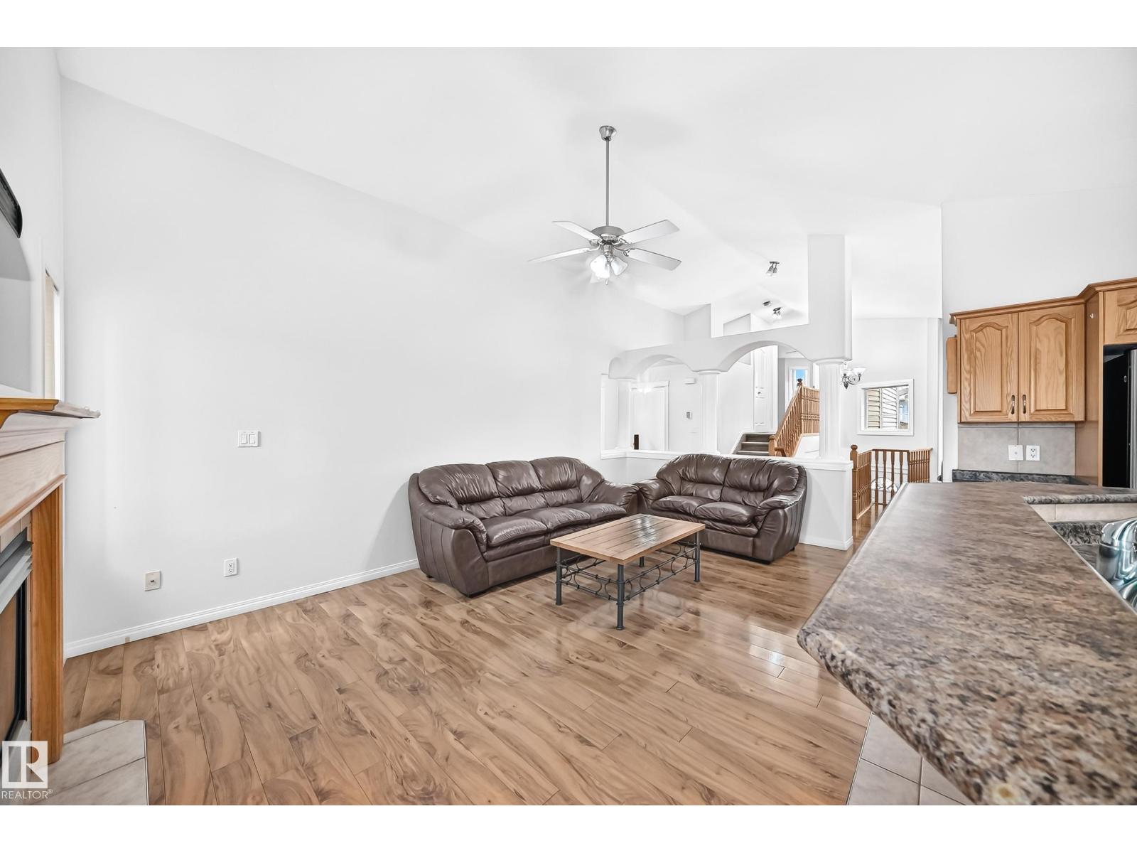 3460 30 St Nw Property Photo 2