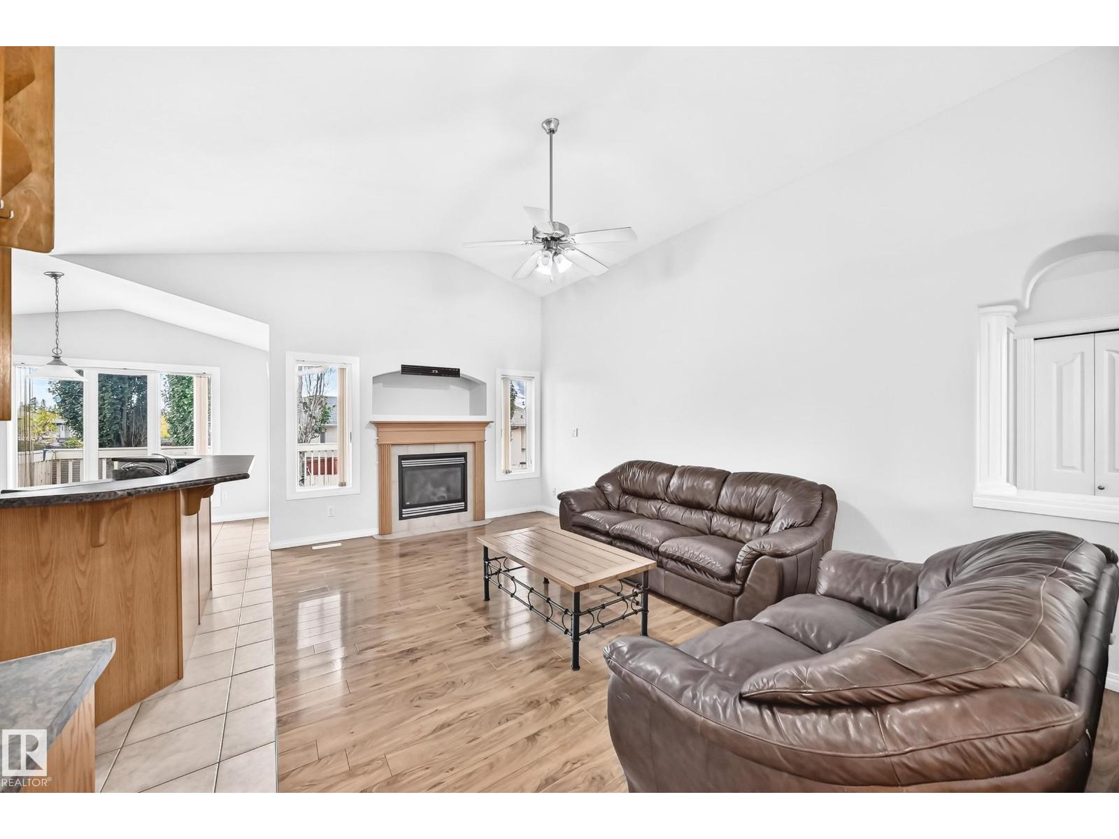 3460 30 St Nw Property Photo 3