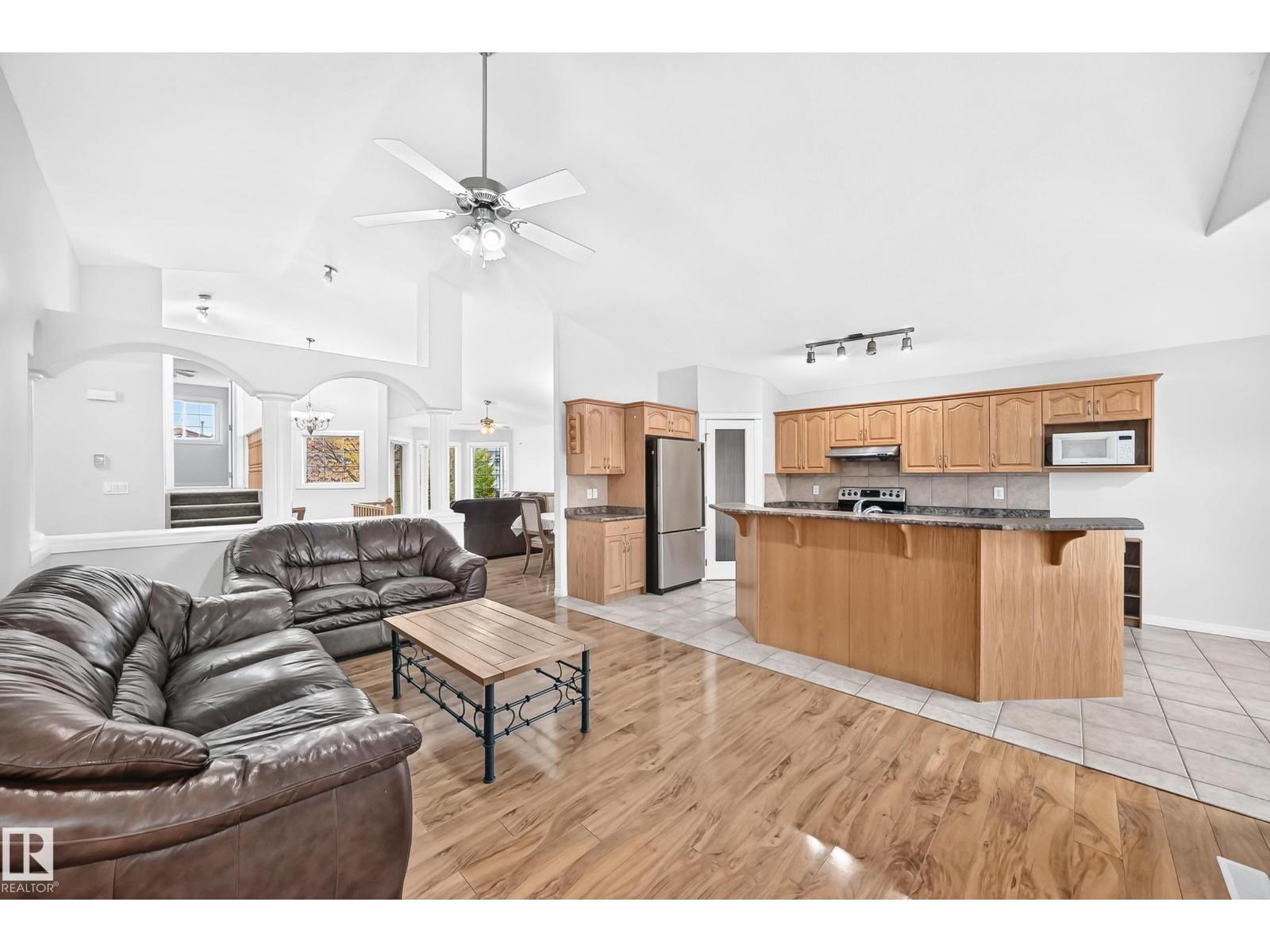 3460 30 St Nw Property Photo 4