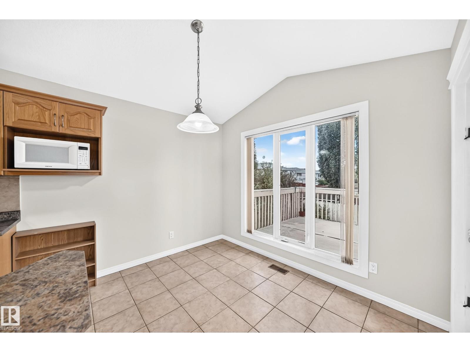 3460 30 St Nw Property Photo 12