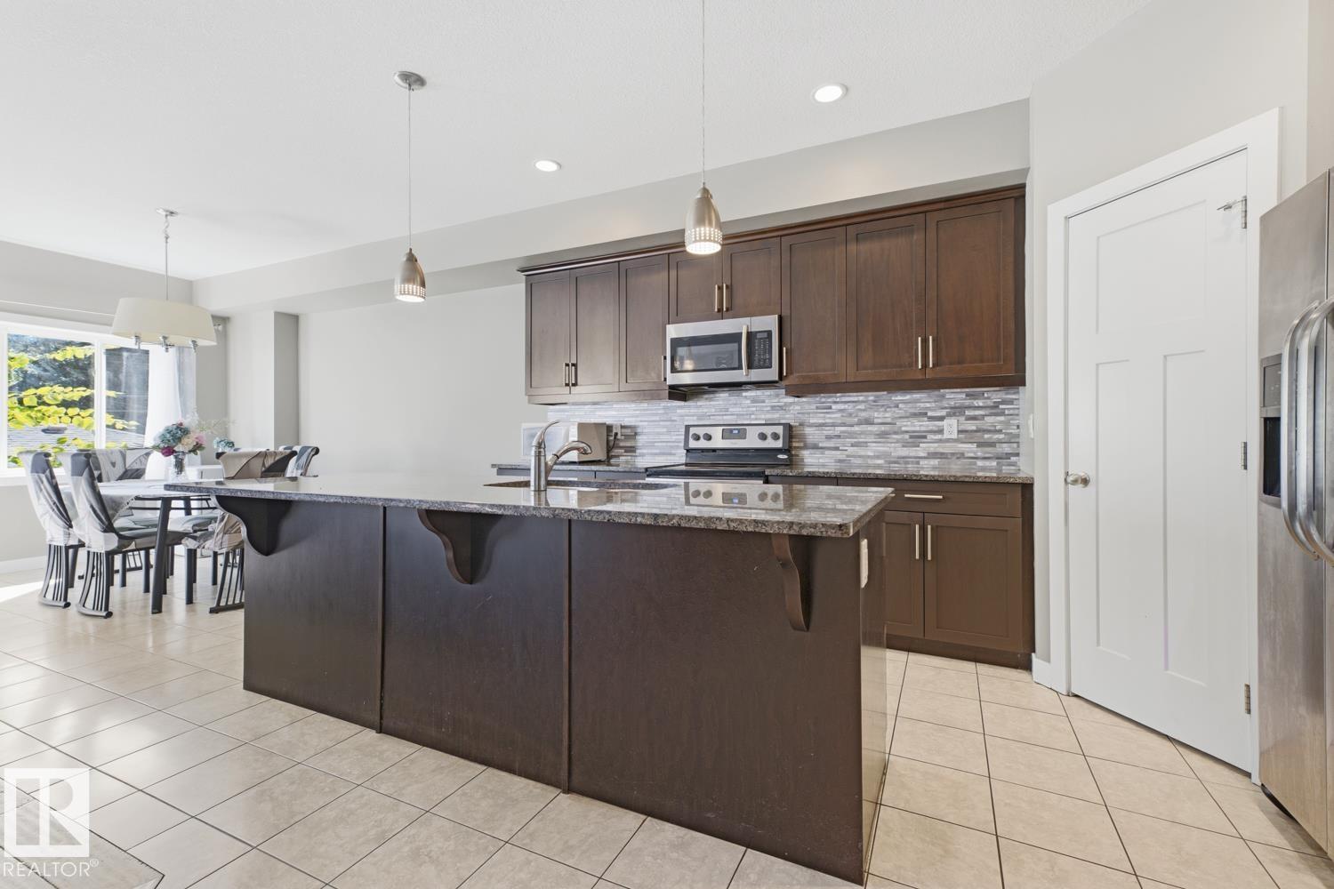 11827 56 St Nw Property Photo 6