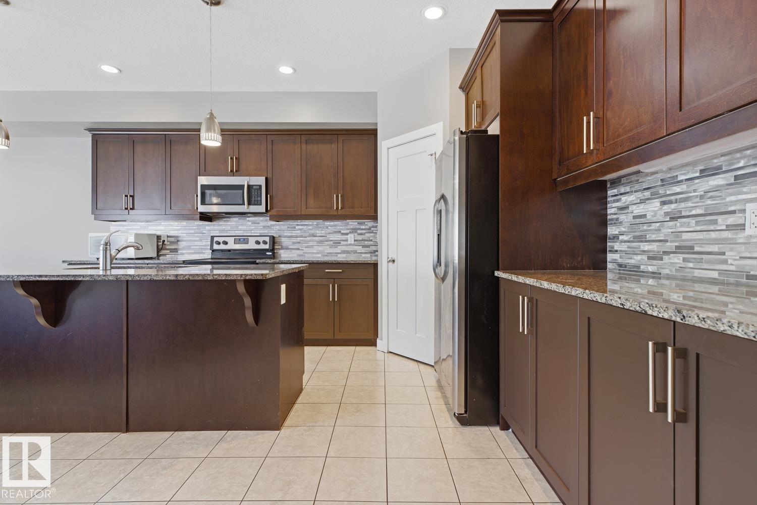 11827 56 St Nw Property Photo 7