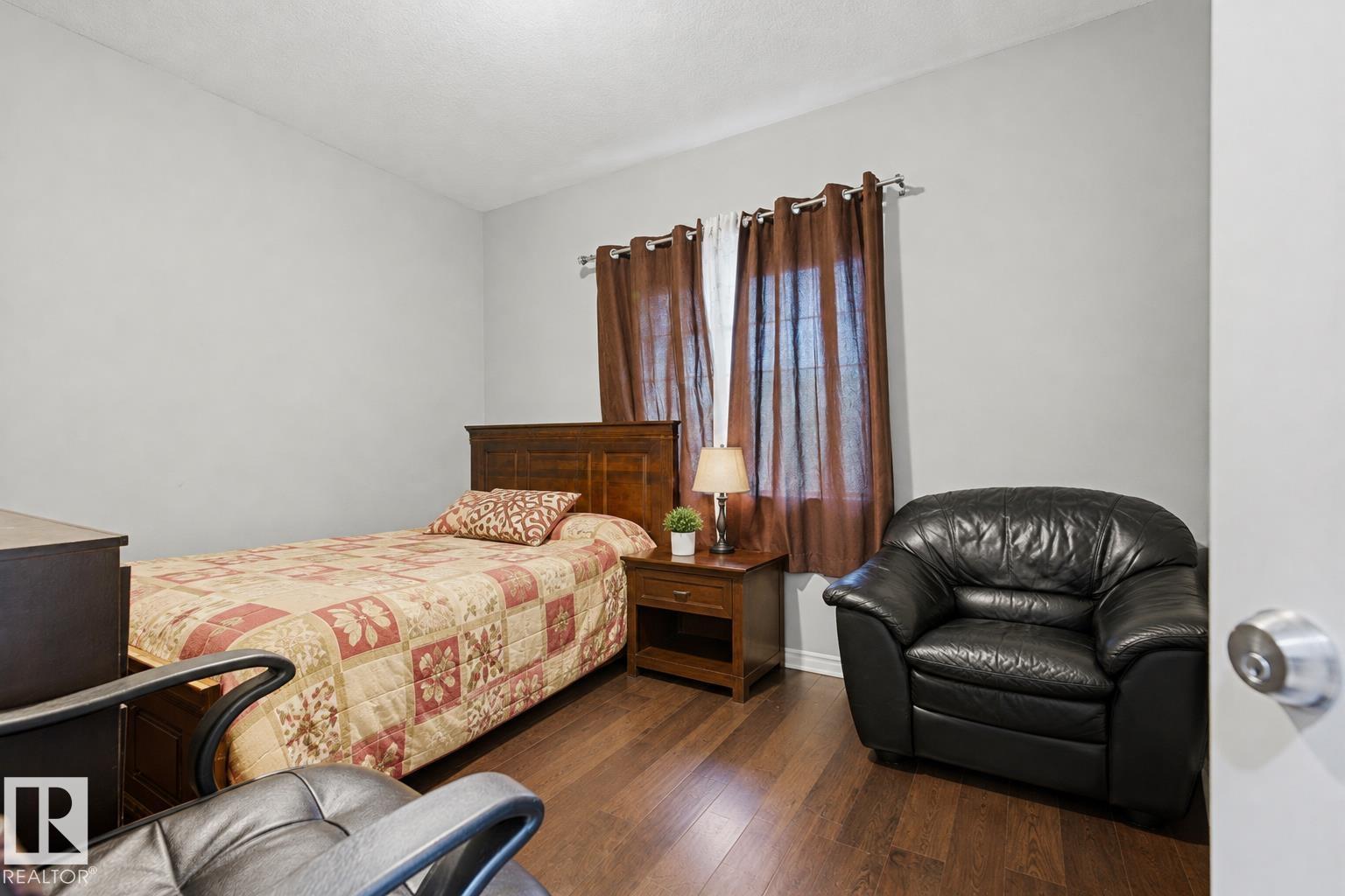 11827 56 St Nw Property Photo 24