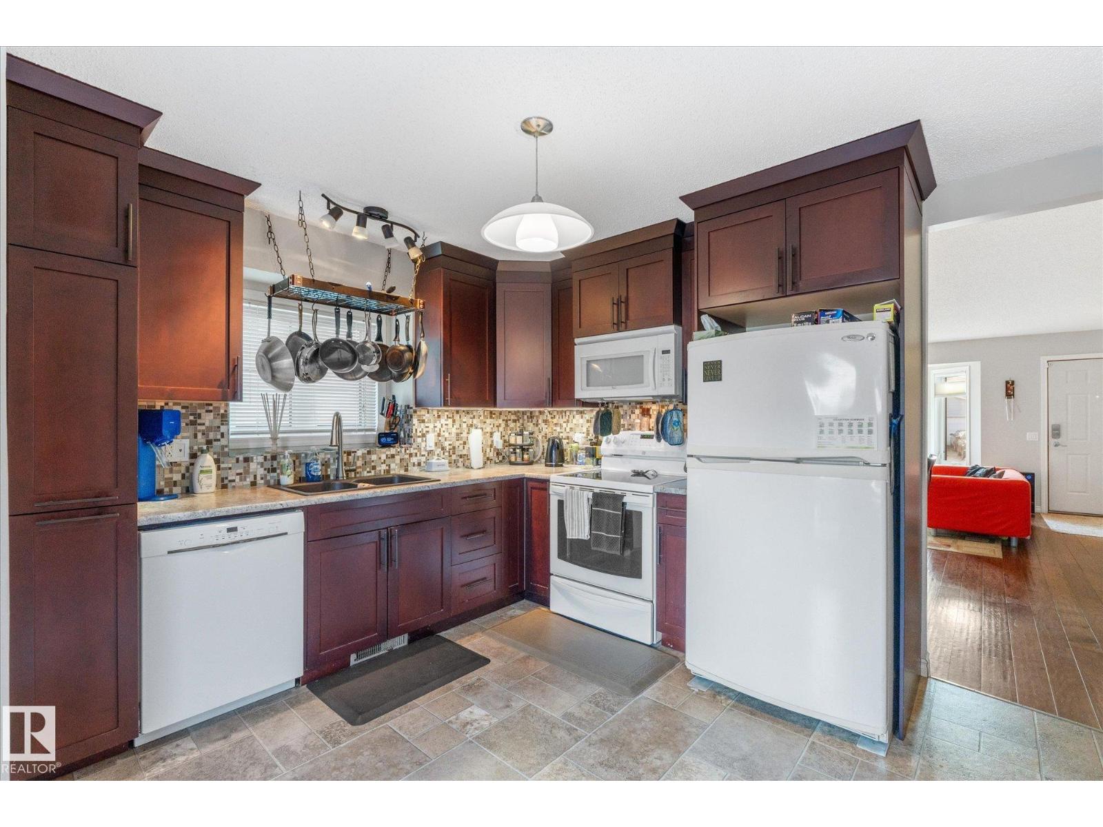 4103 44 Av Property Photo 9