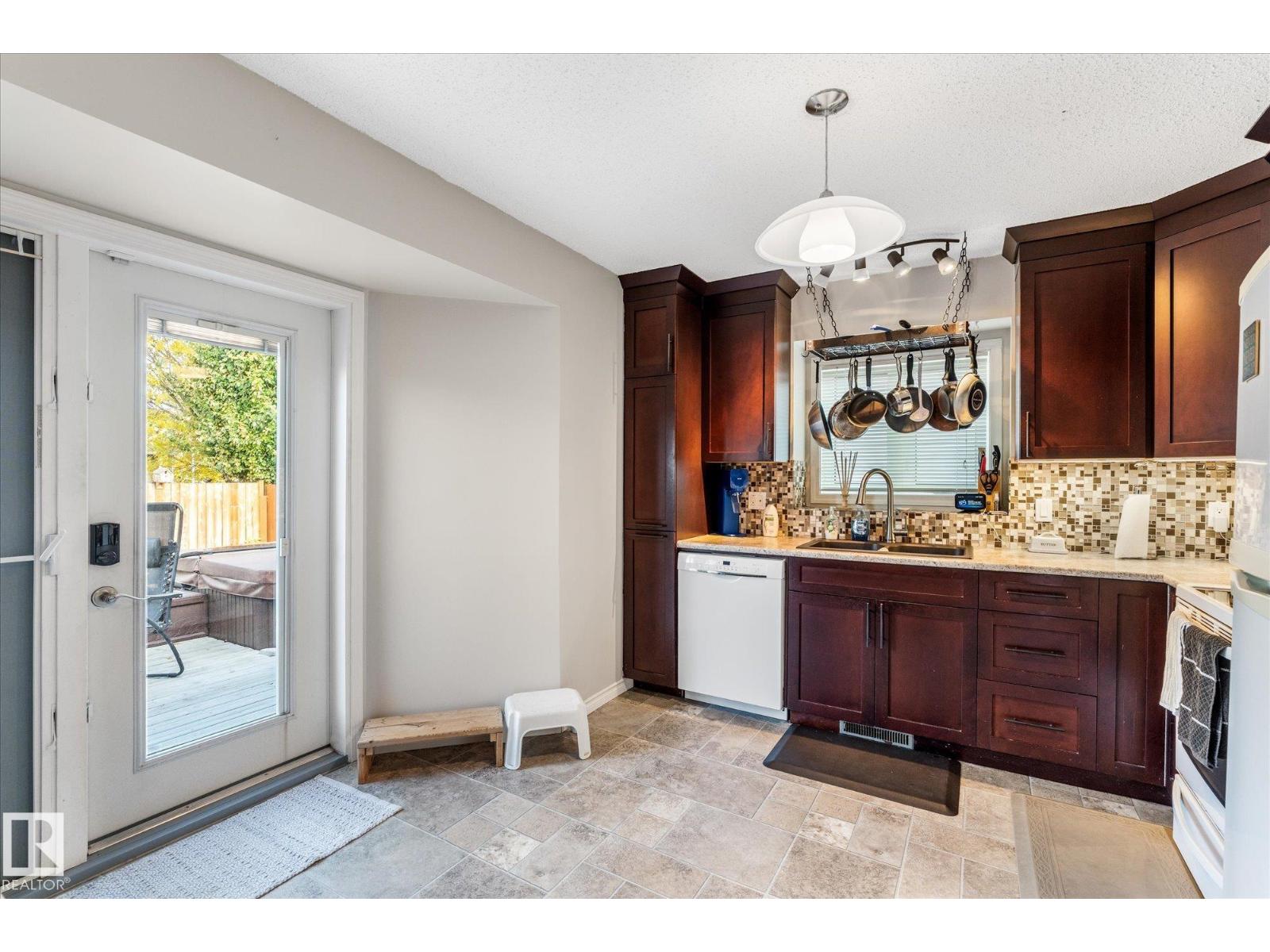 4103 44 Av Property Photo 11