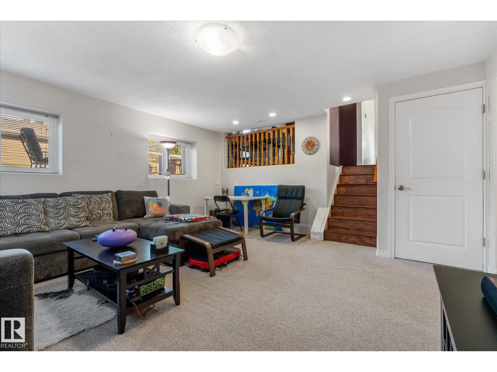 4103 44 Av Property Photo 28
