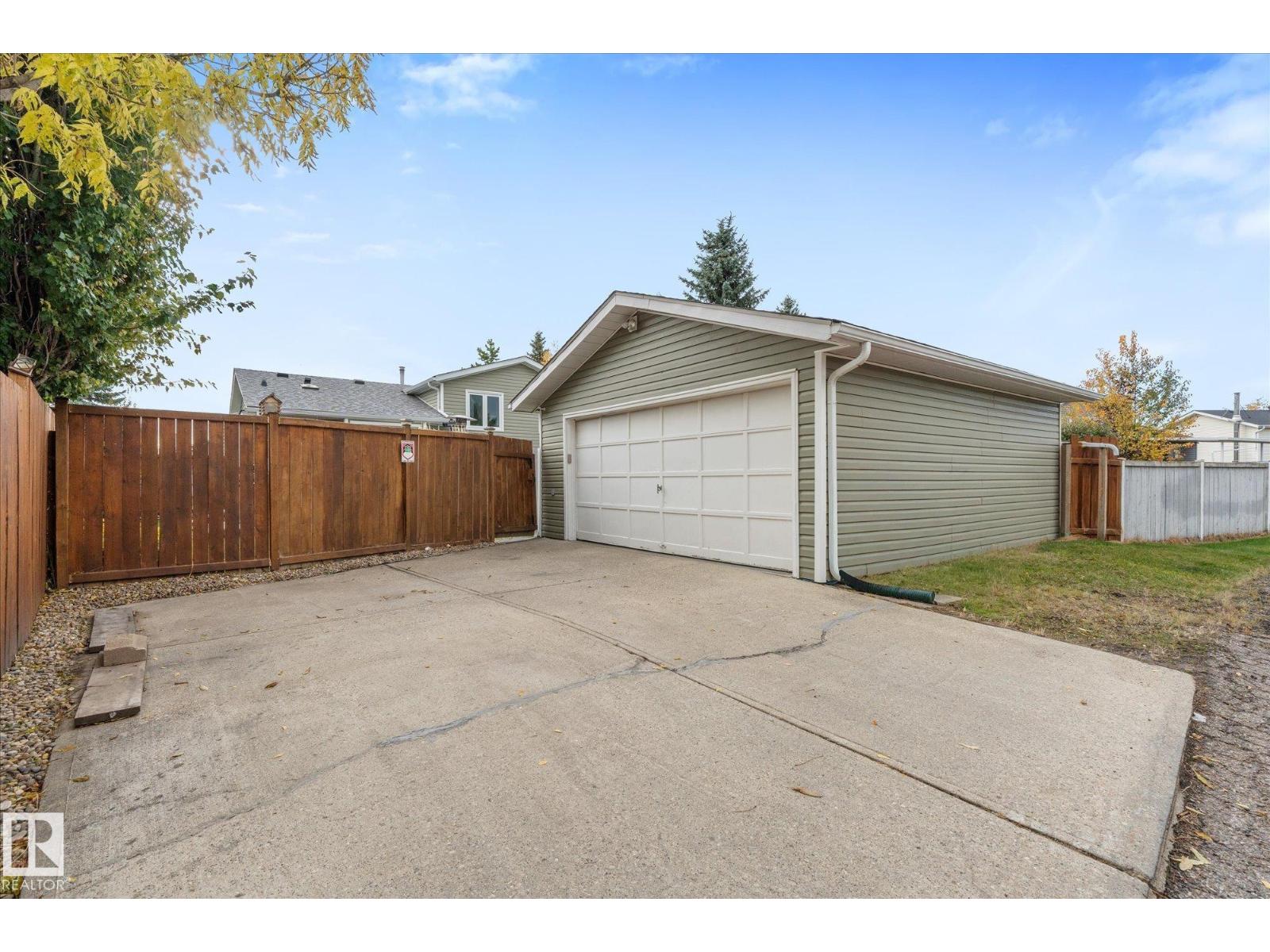 4103 44 Av Property Photo 42