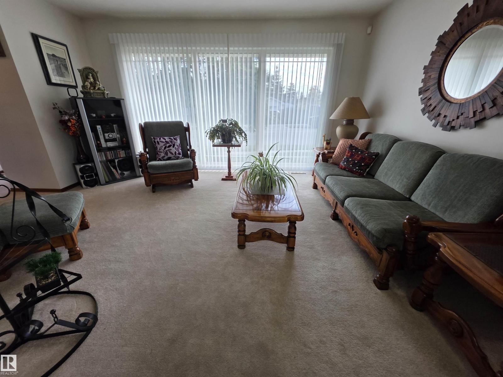 5308 48 St Property Photo 4