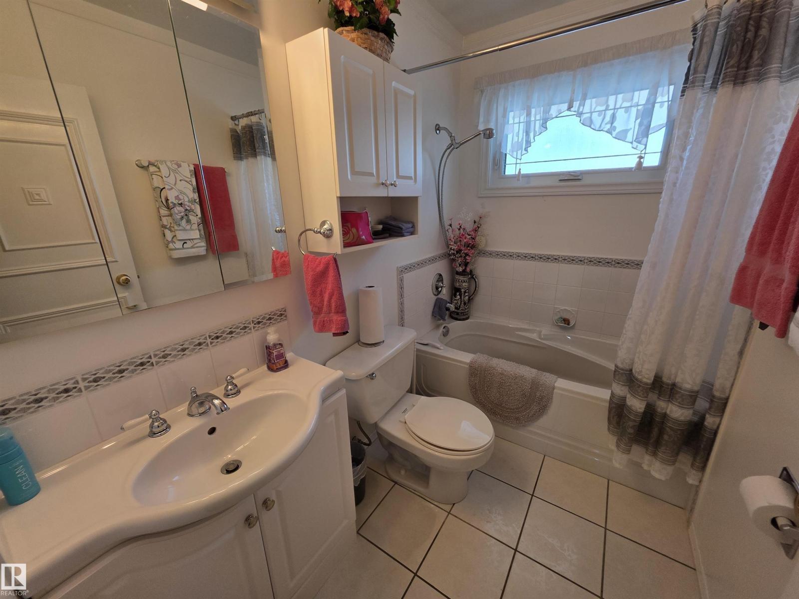 5308 48 St Property Photo 10