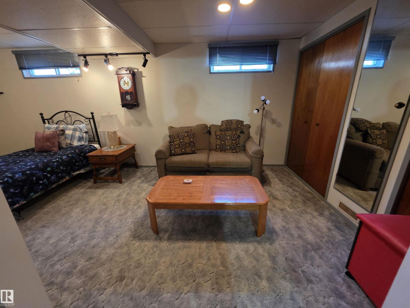 5308 48 St Property Photo 23