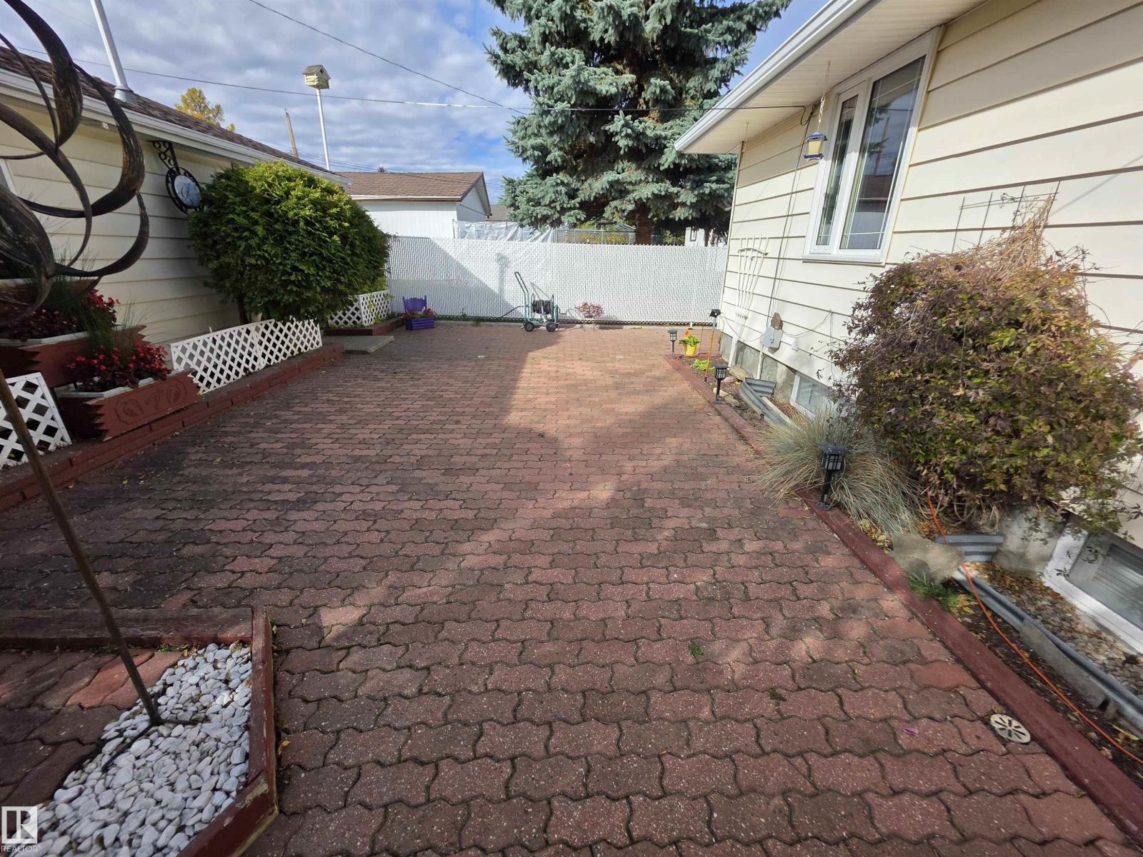 5308 48 St Property Photo 32