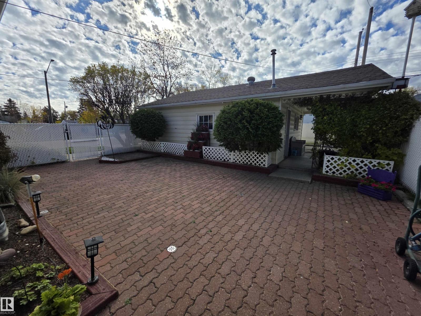 5308 48 St Property Photo 33