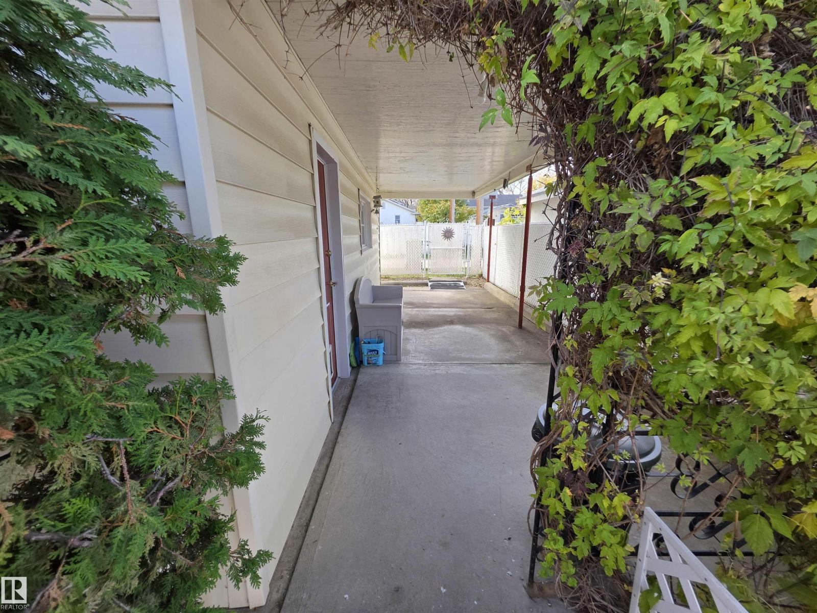 5308 48 St Property Photo 37
