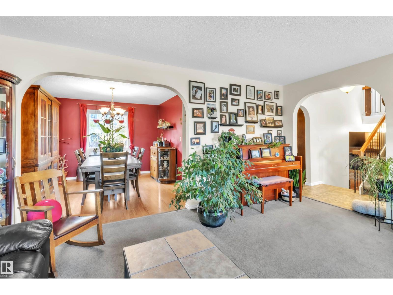 76 Gariepy Cr Nw Property Photo 9