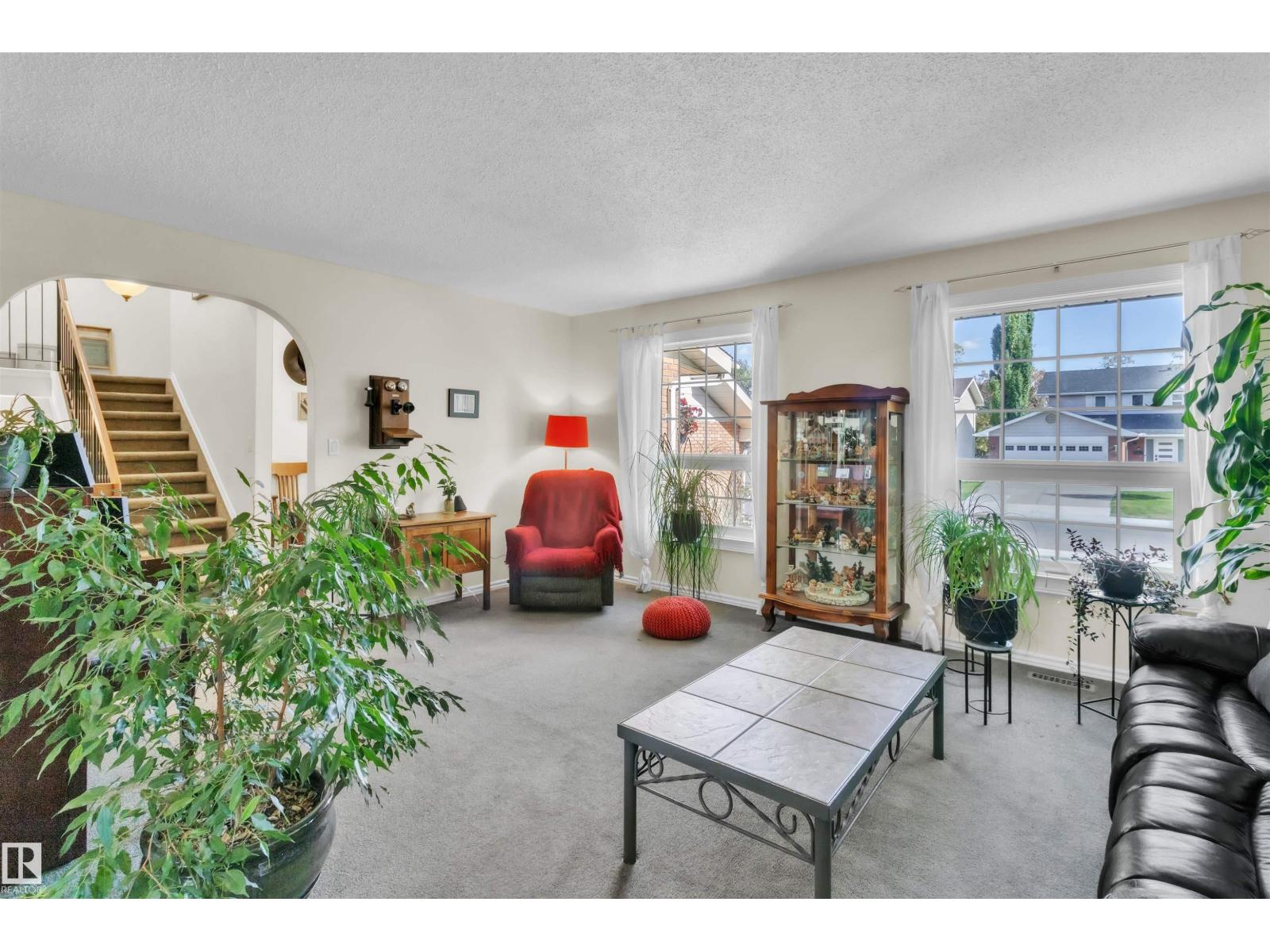 76 Gariepy Cr Nw Property Photo 10