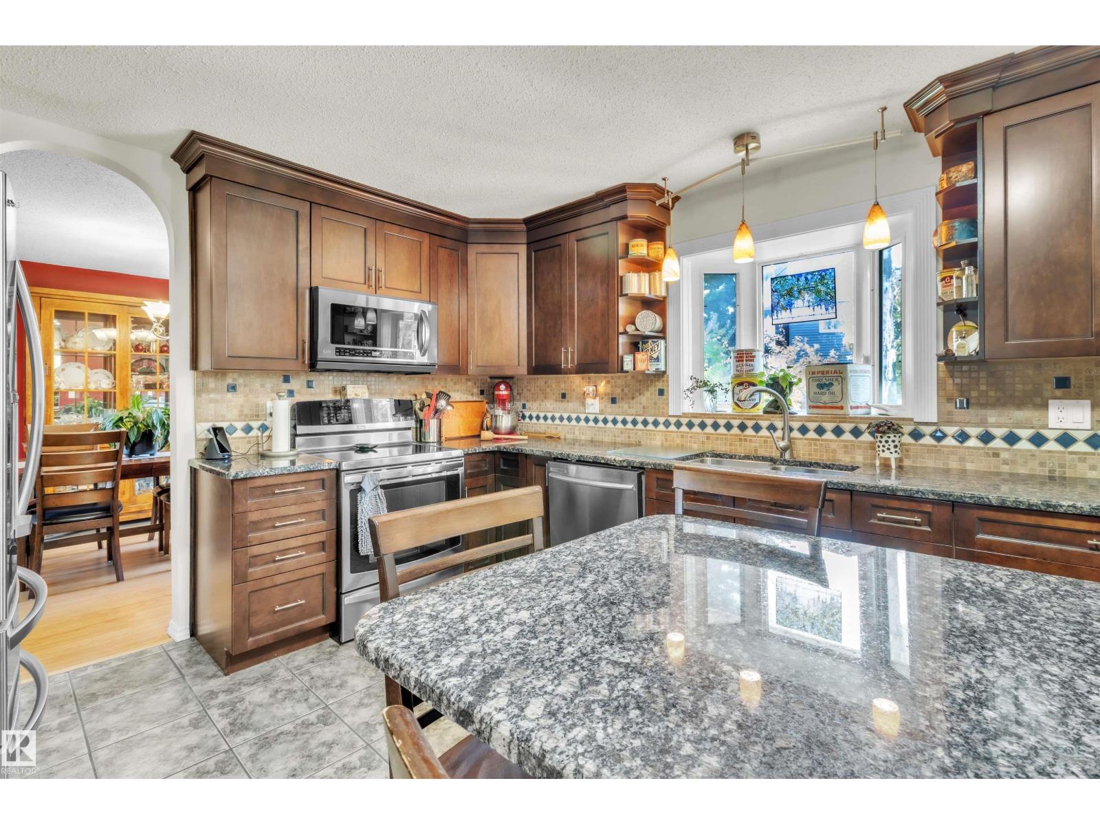 76 Gariepy Cr Nw Property Photo 16