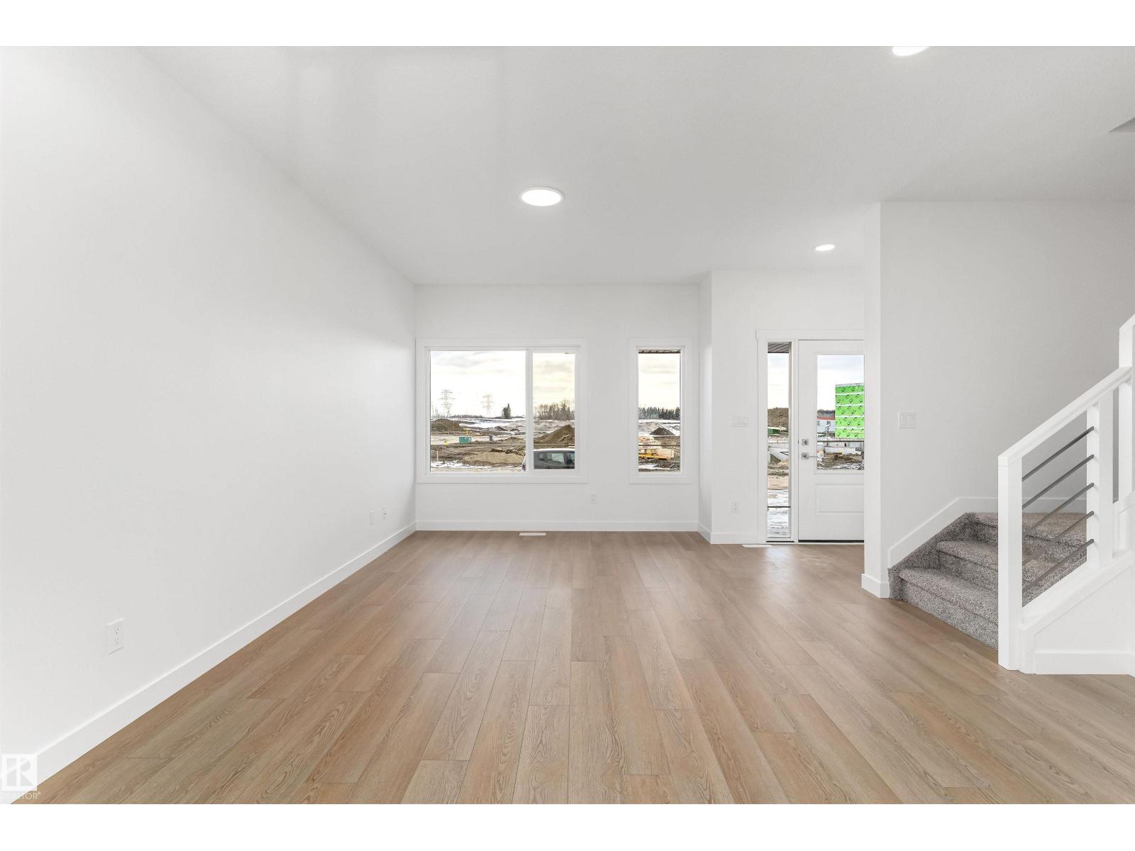 1012 14 Av Nw Property Photo 7
