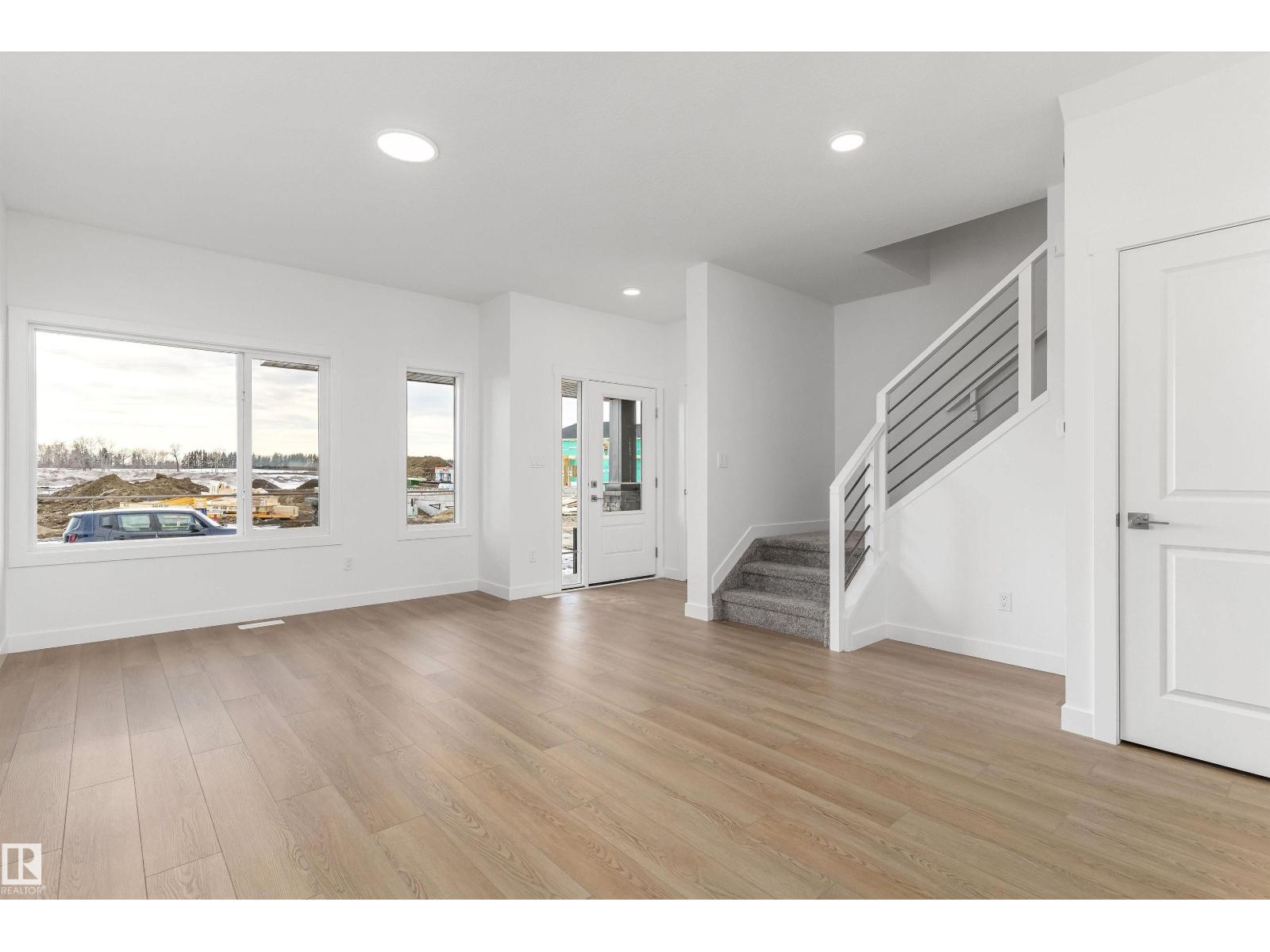 1012 14 Av Nw Property Photo 8