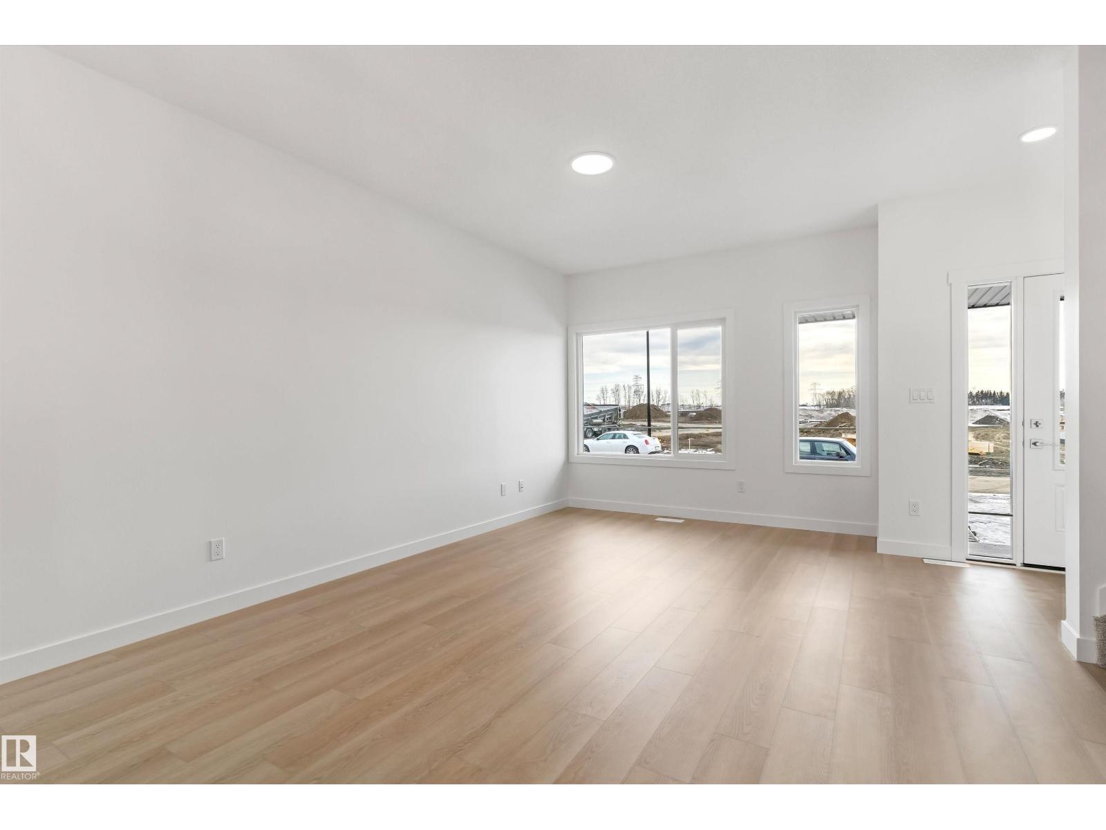 1012 14 Av Nw Property Photo 9