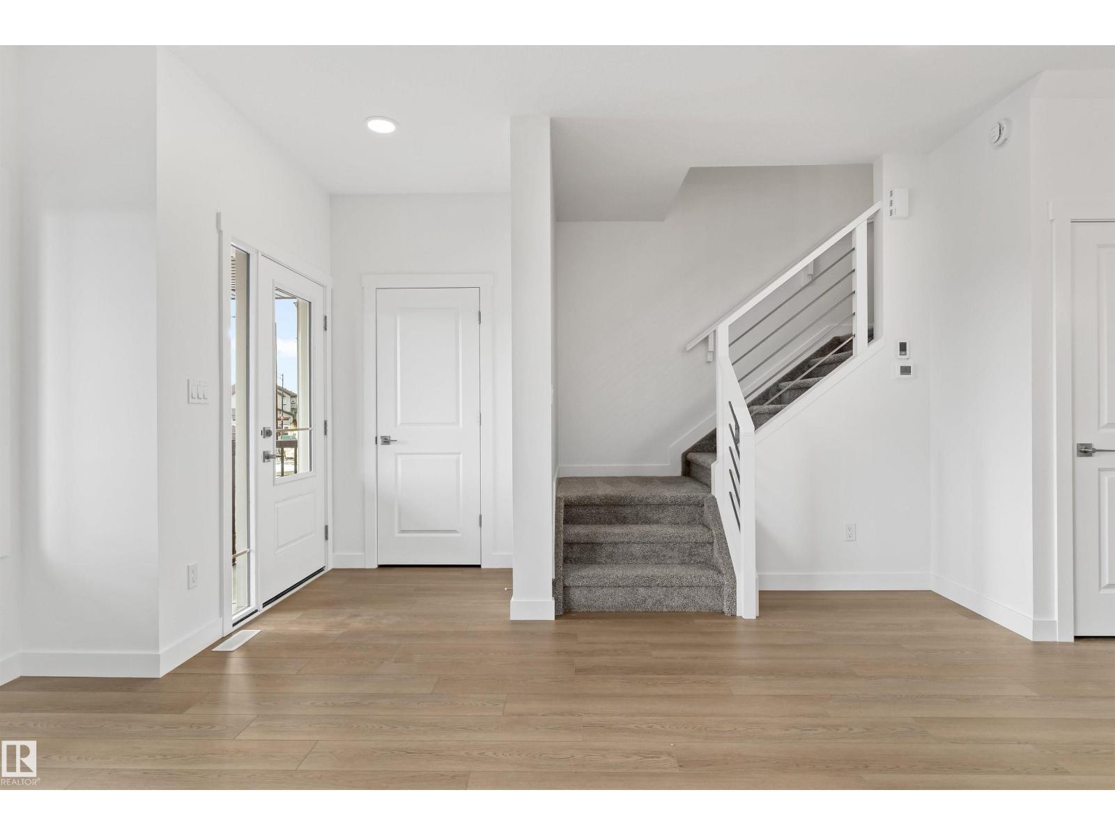 1012 14 Av Nw Property Photo 11