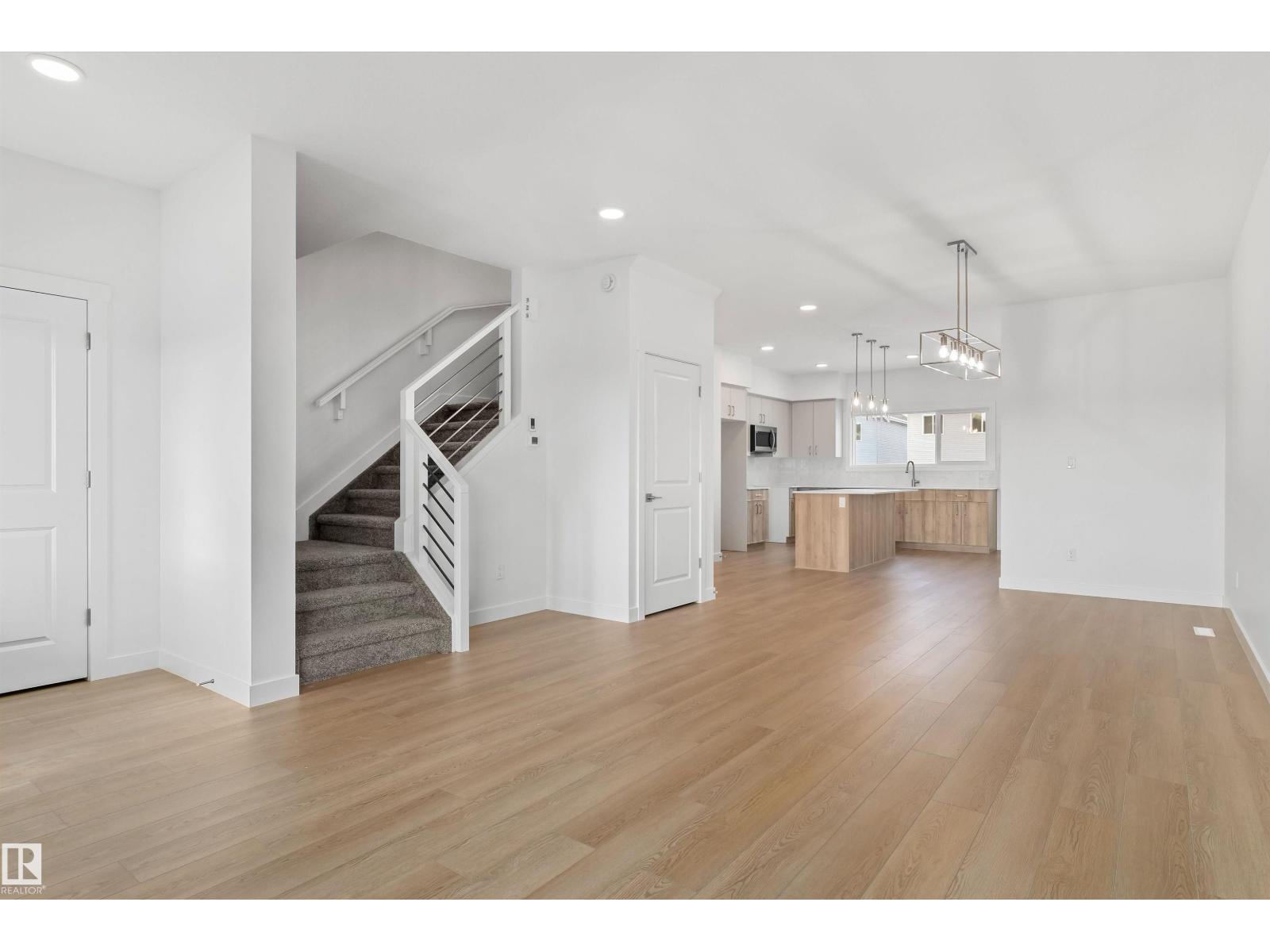 1012 14 Av Nw Property Photo 12