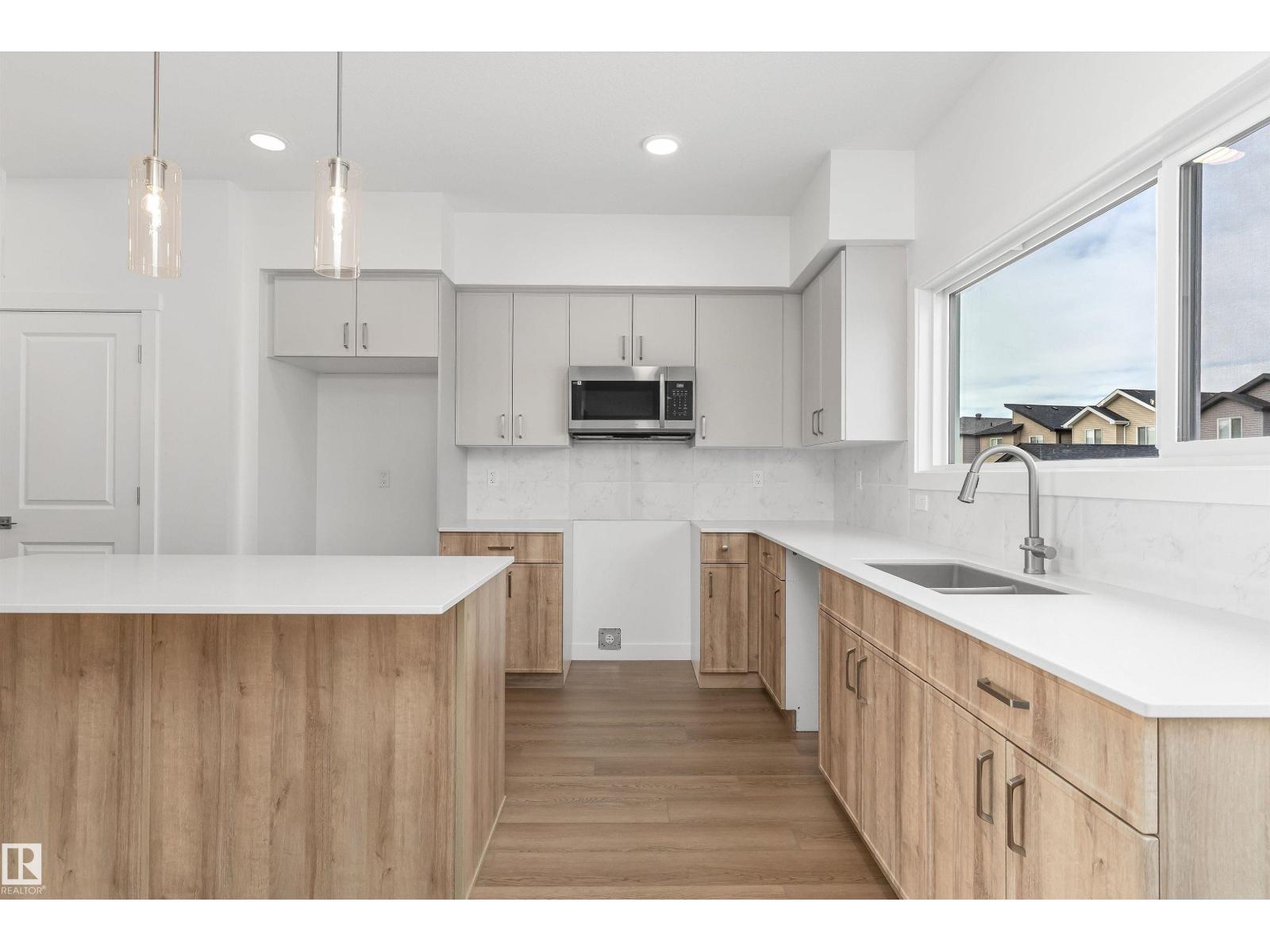 1012 14 Av Nw Property Photo 14