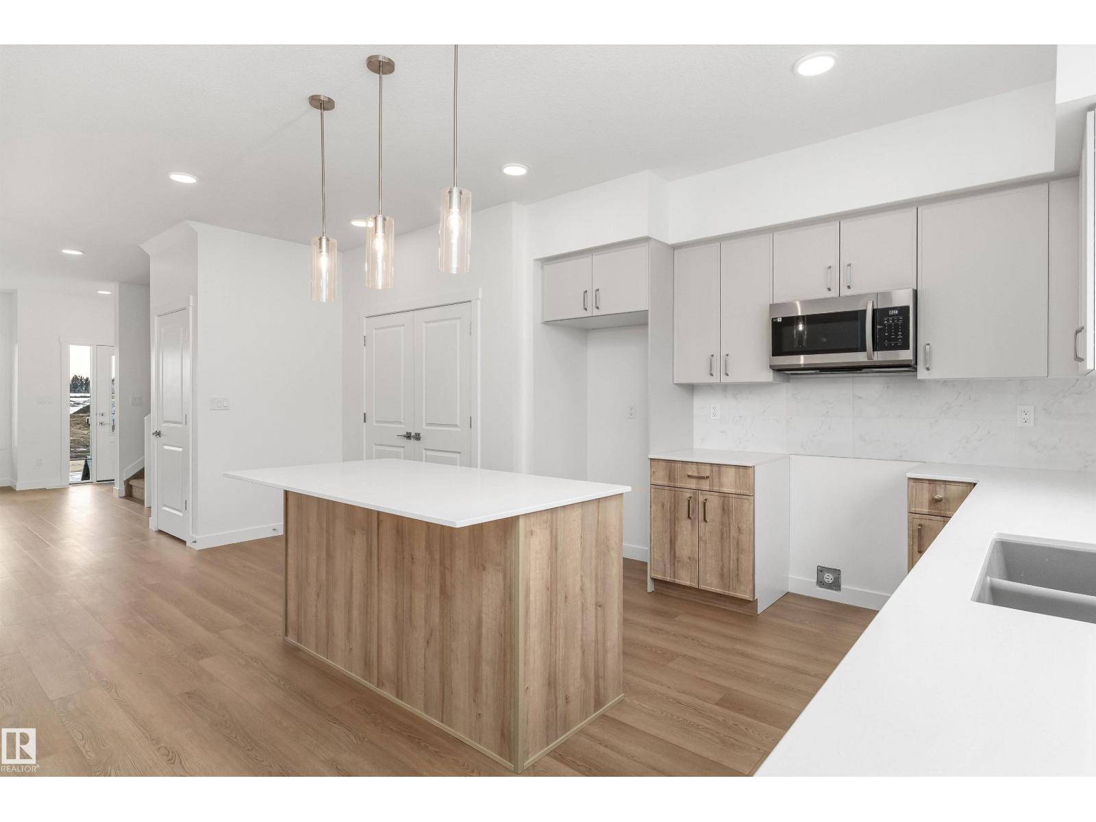 1012 14 Av Nw Property Photo 15