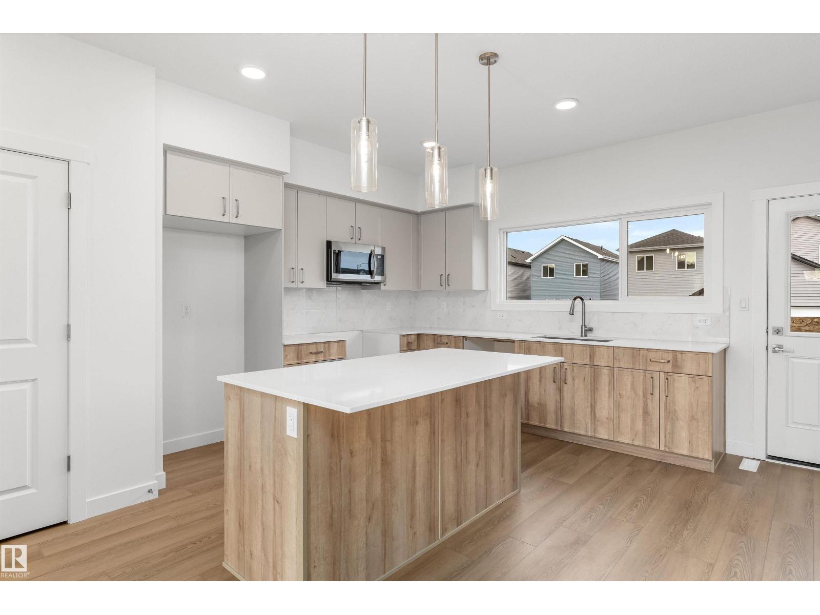 1012 14 Av Nw Property Photo 17