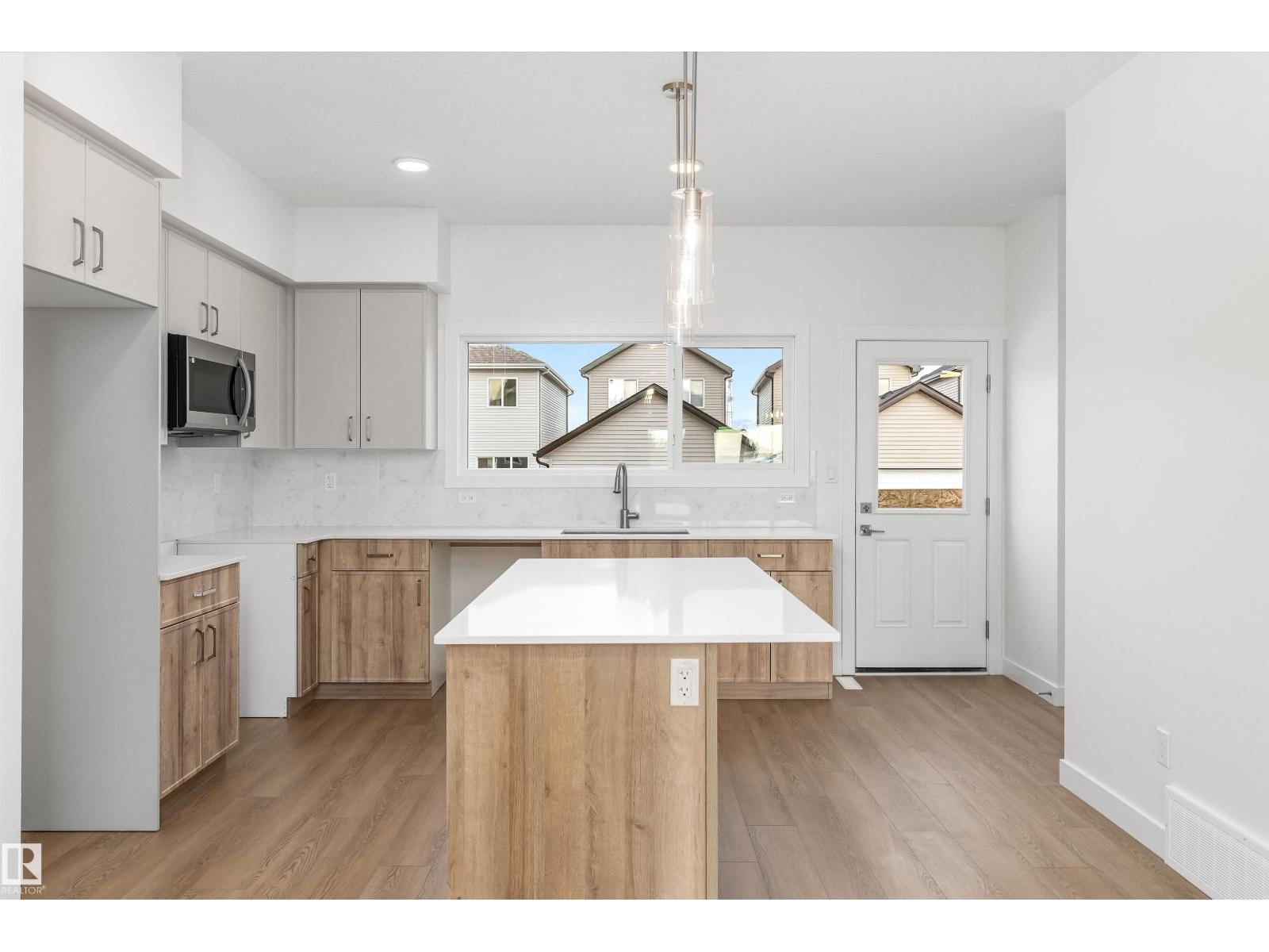 1012 14 Av Nw Property Photo 19