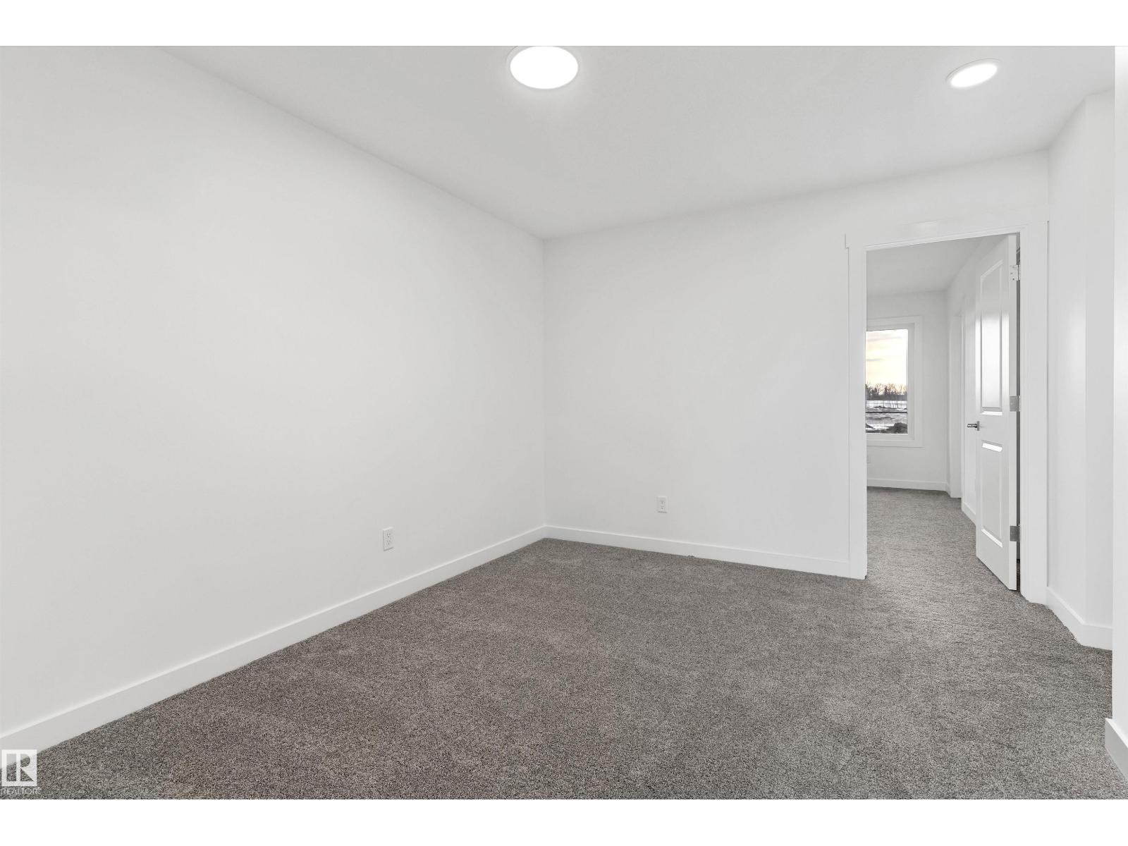 1012 14 Av Nw Property Photo 29