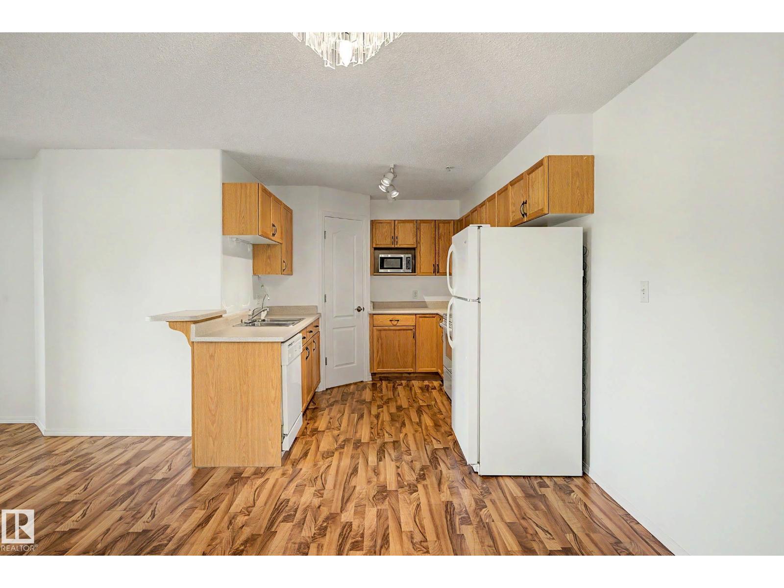 #203 8119 112 Av Nw Property Photo 8