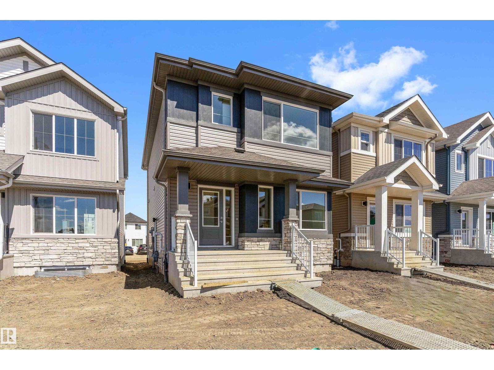 1056 14 Av Nw Property Photo 3