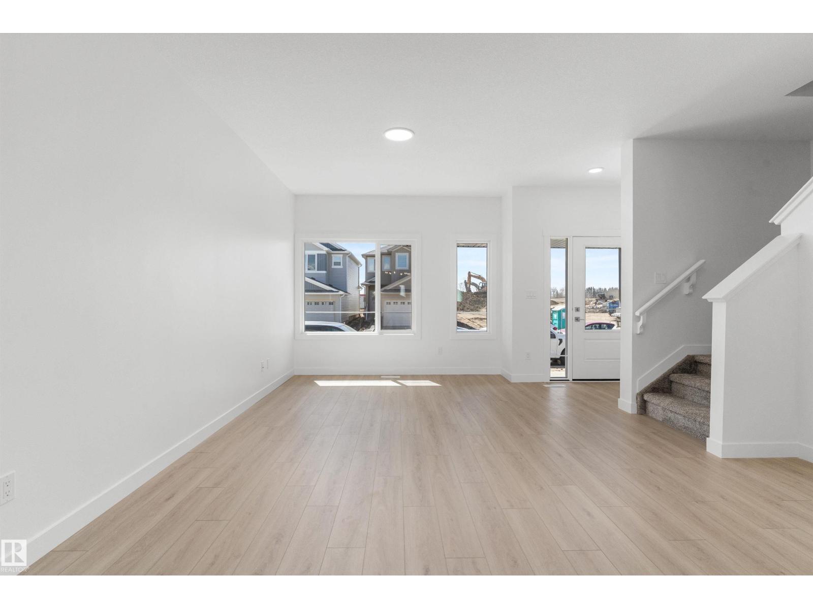 1056 14 Av Nw Property Photo 6