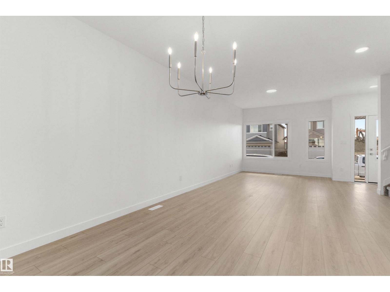 1056 14 Av Nw Property Photo 10