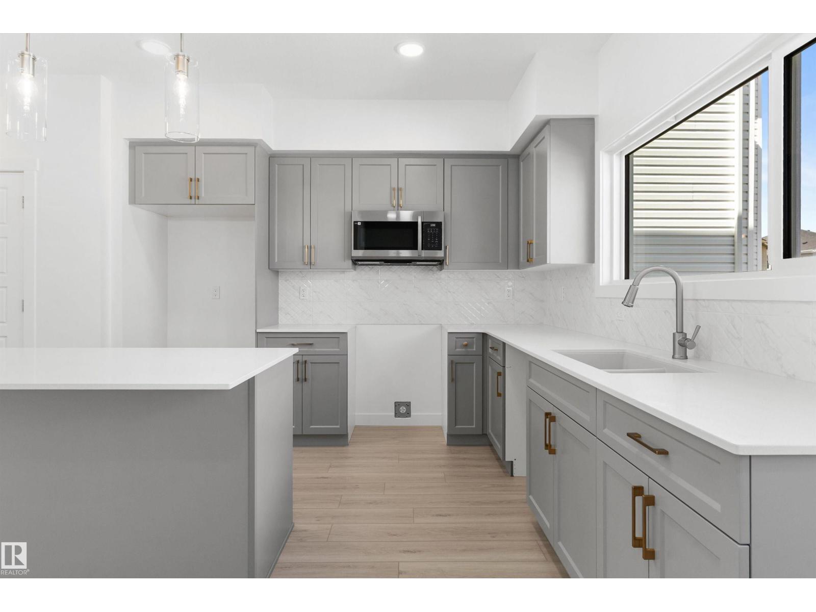 1056 14 Av Nw Property Photo 14