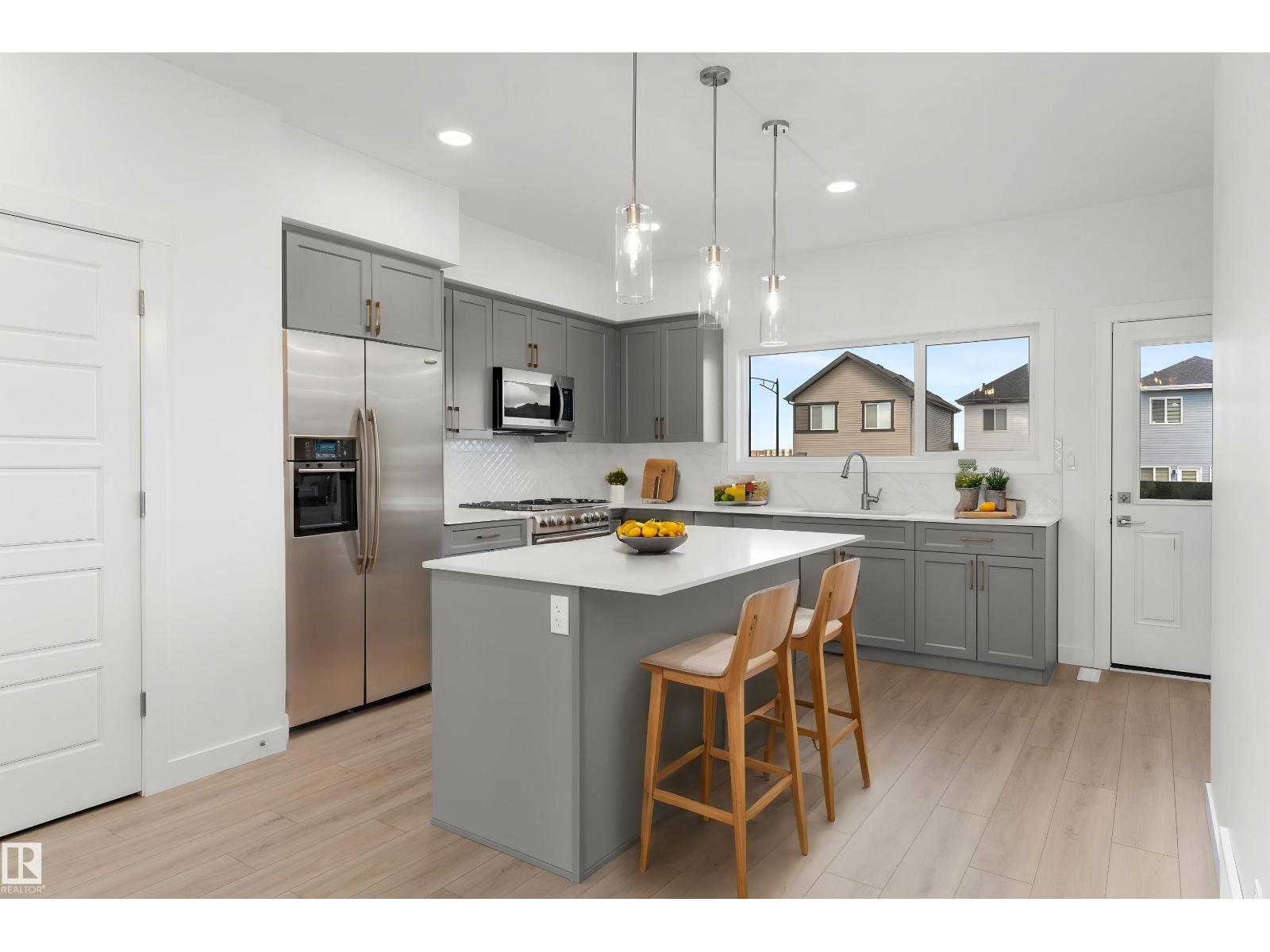 1056 14 Av Nw Property Photo 17