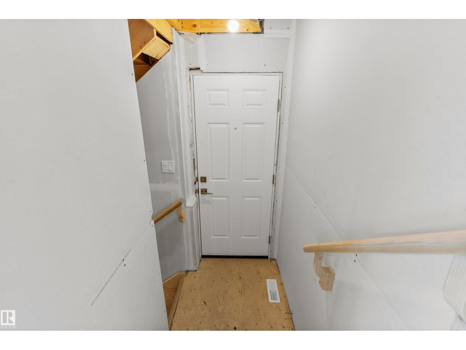 1056 14 Av Nw Property Photo 35