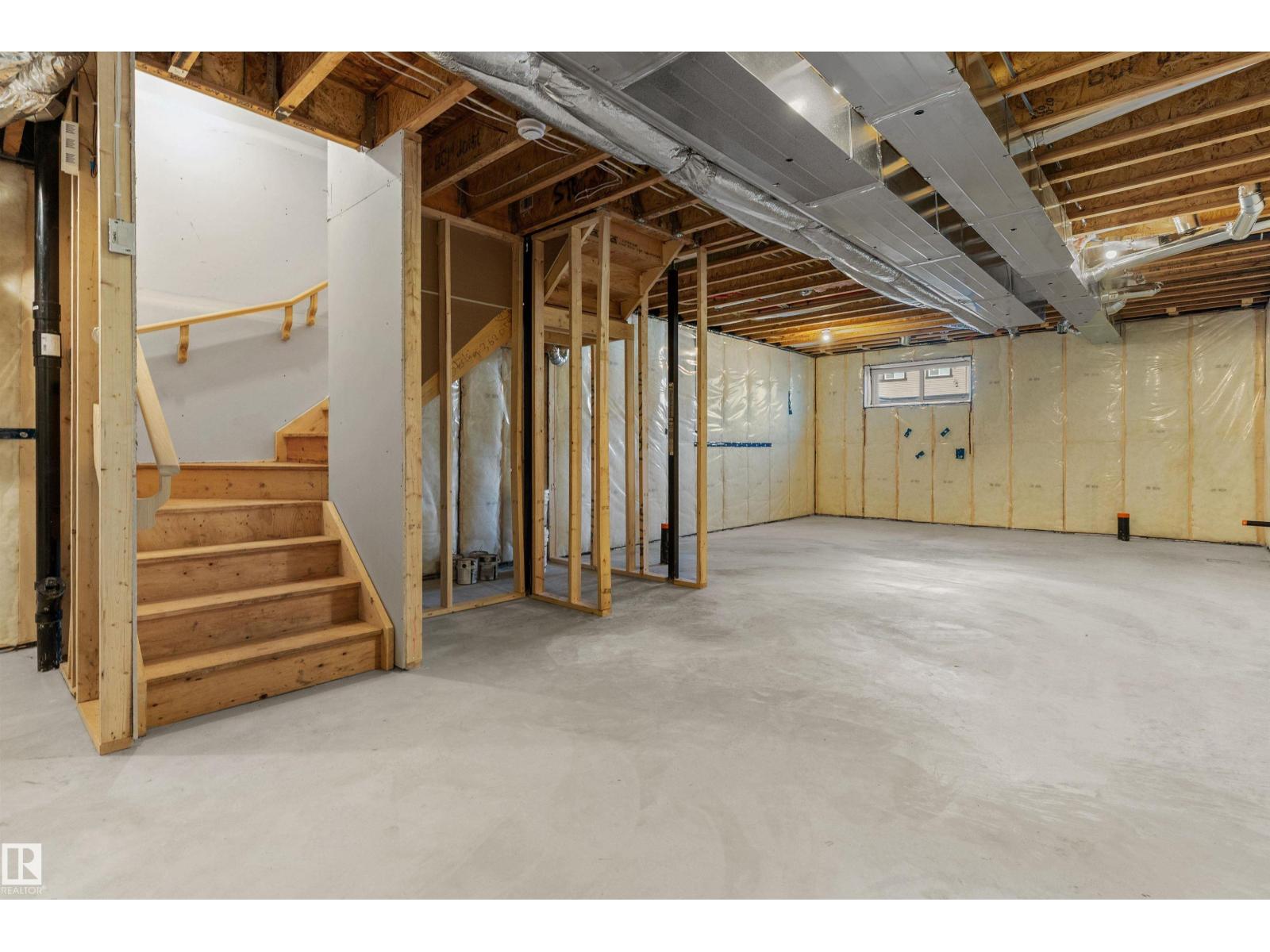 1056 14 Av Nw Property Photo 36
