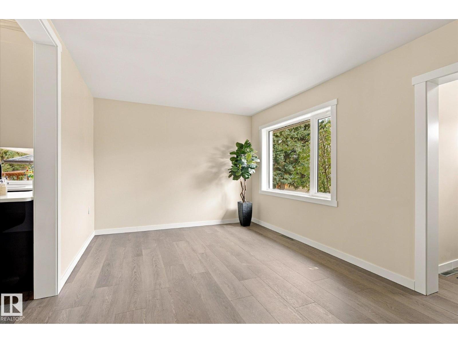 8742 151 St Nw Property Photo 6