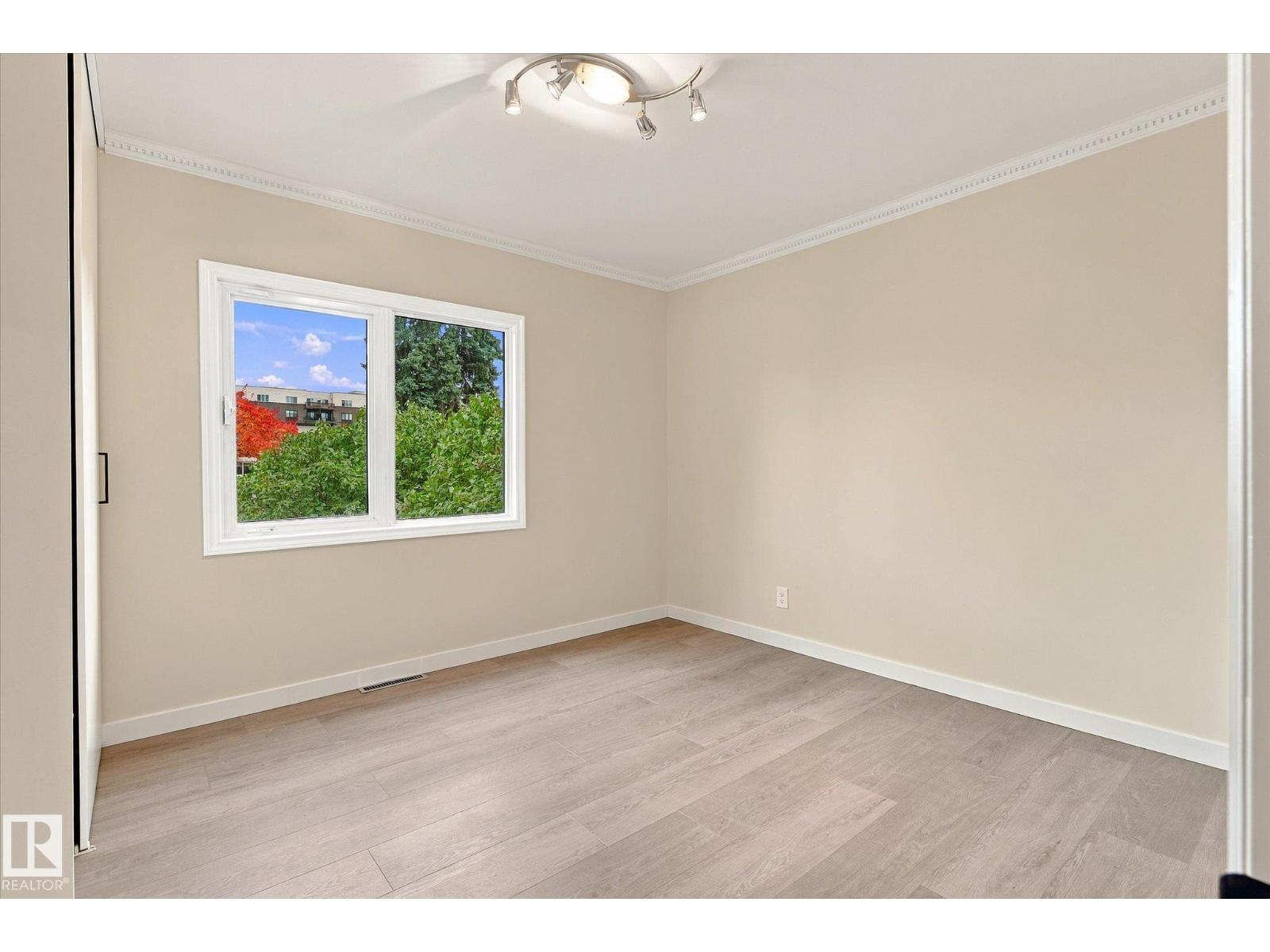 8742 151 St Nw Property Photo 15