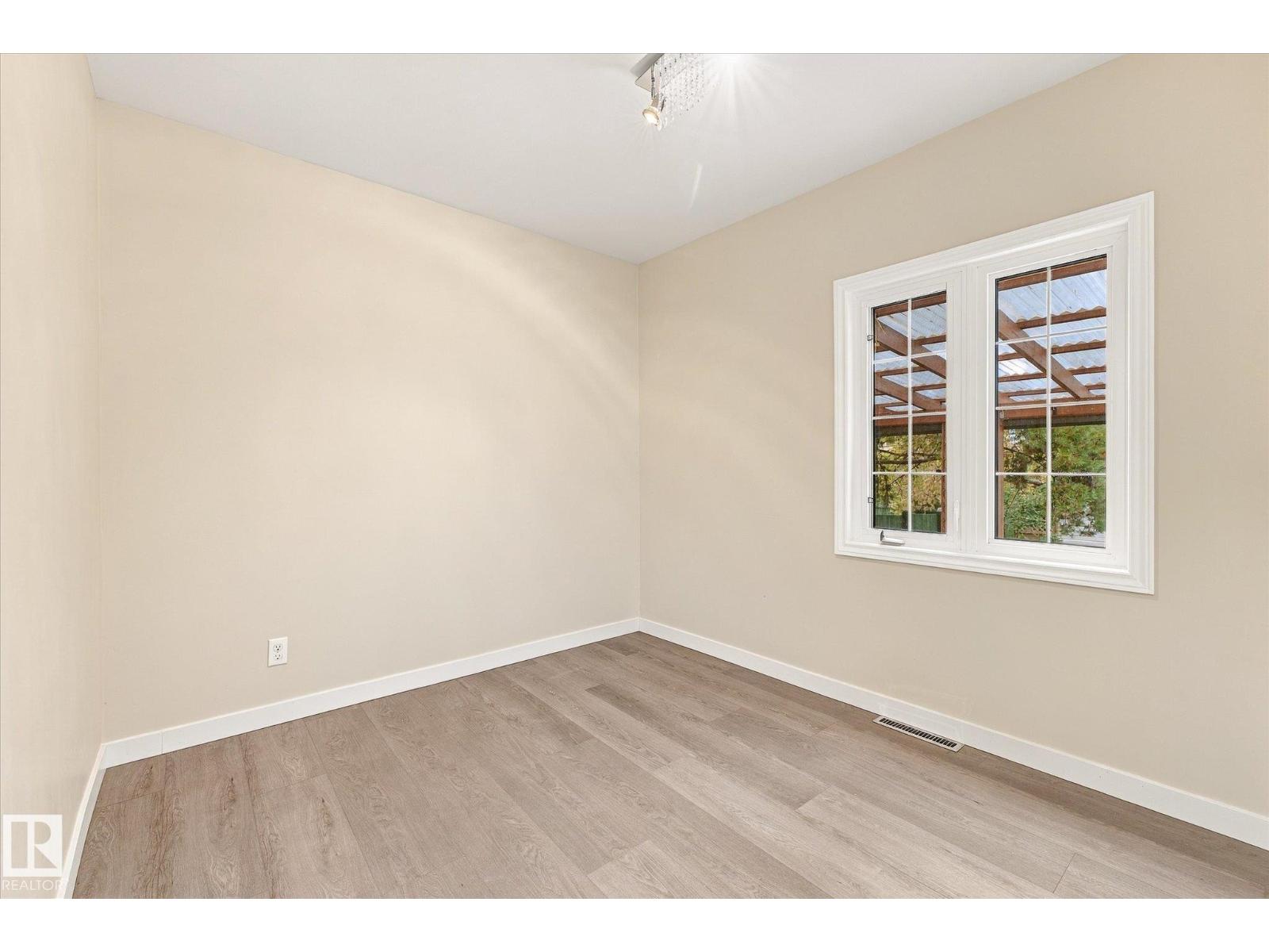 8742 151 St Nw Property Photo 17