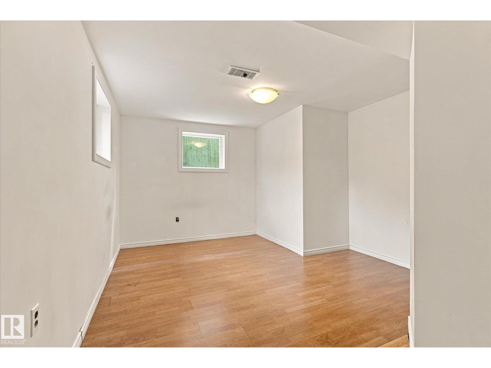 8742 151 St Nw Property Photo 31