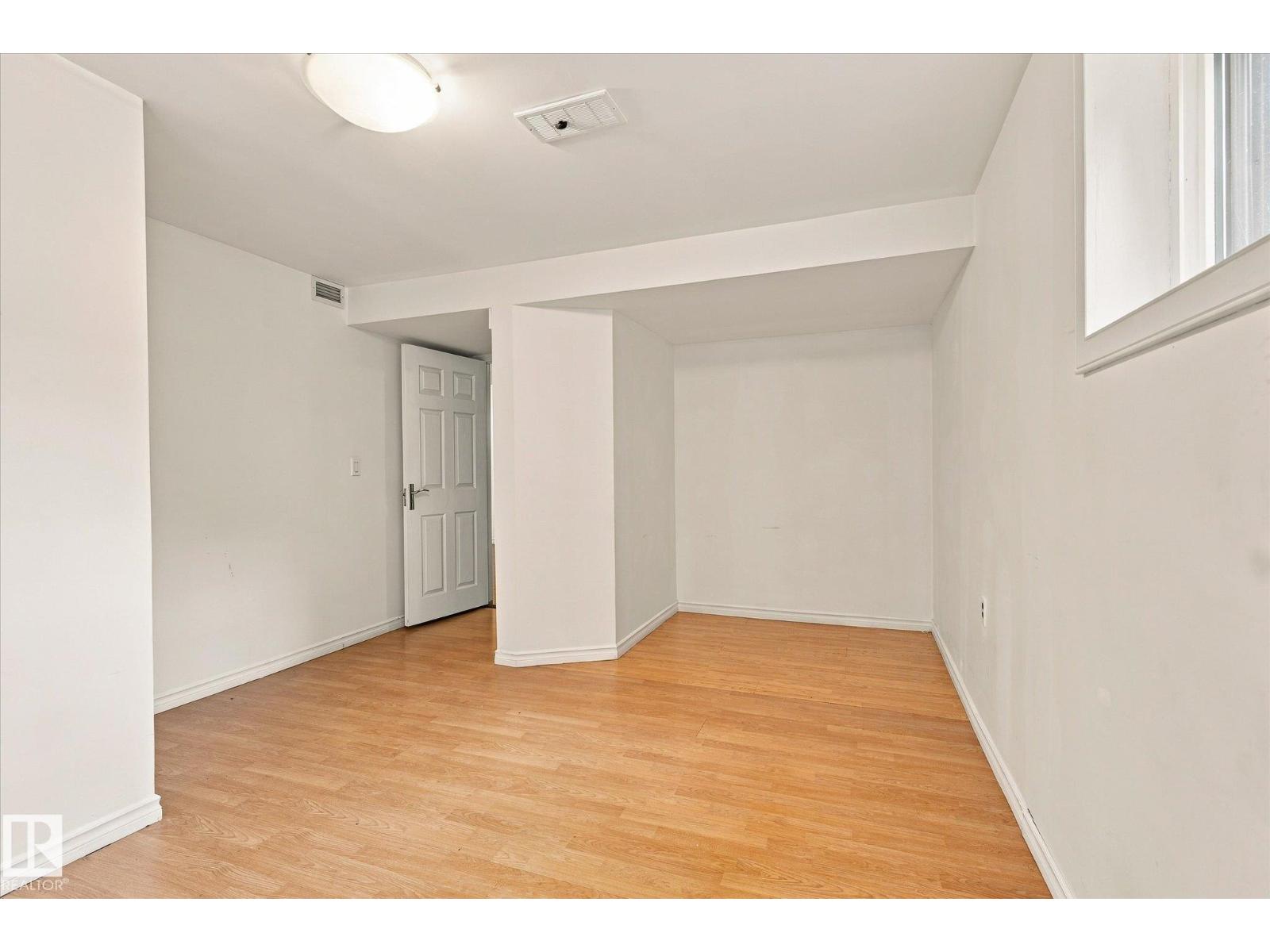8742 151 St Nw Property Photo 32